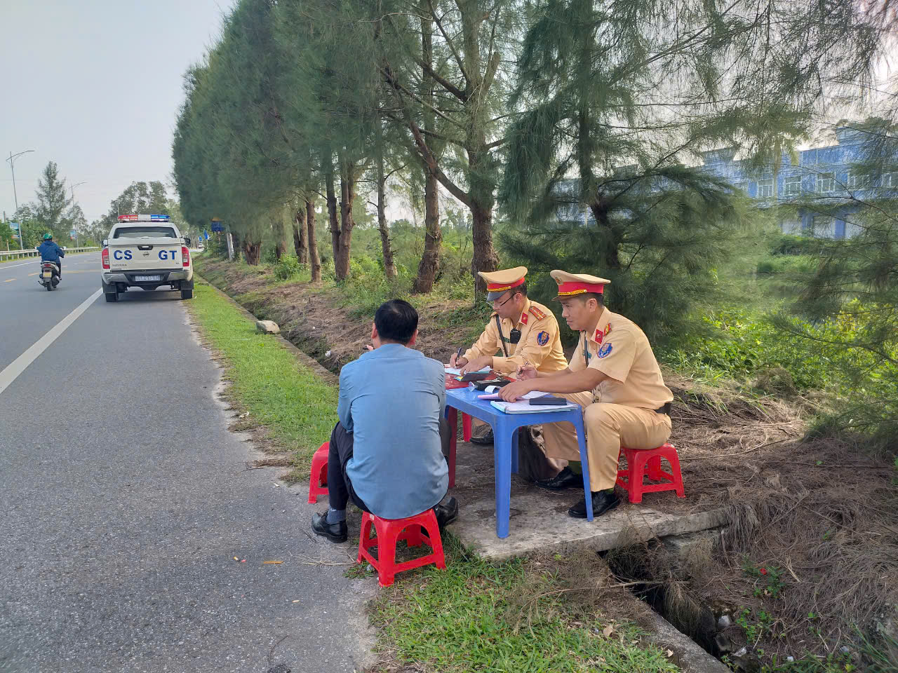 Vi phạm nồng độ cồn vượt mức kịch khung, t&agrave;i xế &ocirc; t&ocirc; đổi l&aacute;i vẫn kh&ocirc;ng tho&aacute;t- Ảnh 1.
