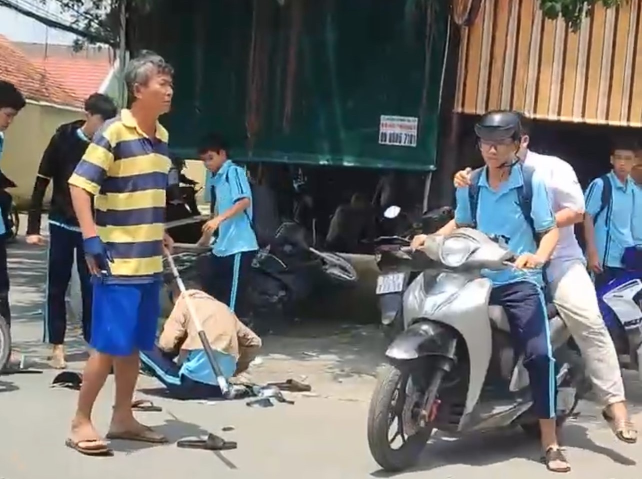 C&ocirc;ng an TP.HCM đang x&aacute;c minh vụ 2 nam sinh bị đ&aacute;nh hội đồng- Ảnh 2.