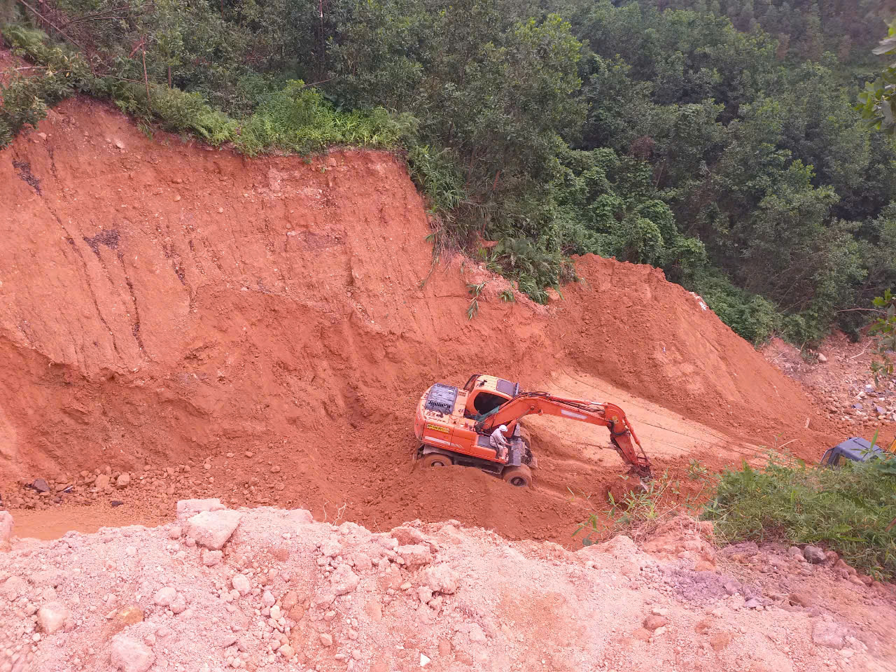 Bao giờ quốc lộ 18B ở Quảng Ninh được lưu thông trở lại?- Ảnh 3. Bao giờ quốc lộ 18B ở Quảng Ninh được lưu thông trở lại?- Ảnh 3.