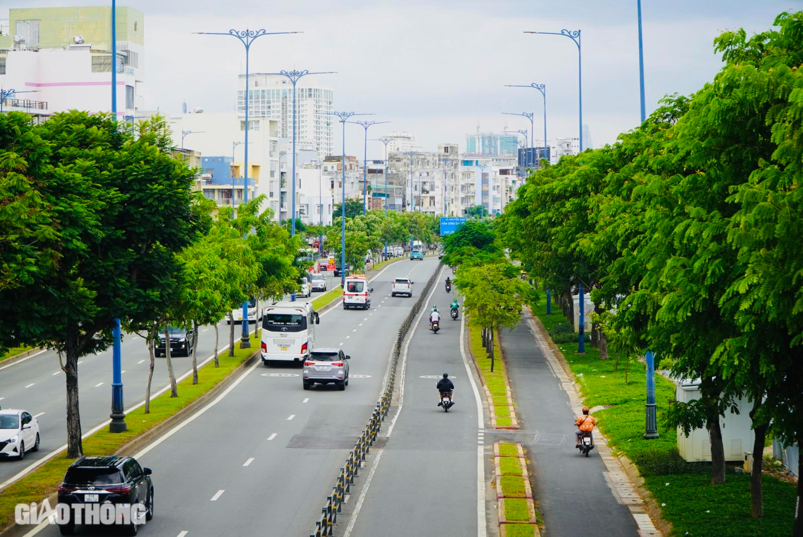 Toàn cảnh Đại lộ Võ Văn Kiệt sau 4 tháng thi công xoá bỏ dải phân cách làn xe máy- Ảnh 7. Toàn cảnh Đại lộ Võ Văn Kiệt sau 4 tháng thi công xoá bỏ dải phân cách làn xe máy- Ảnh 7.