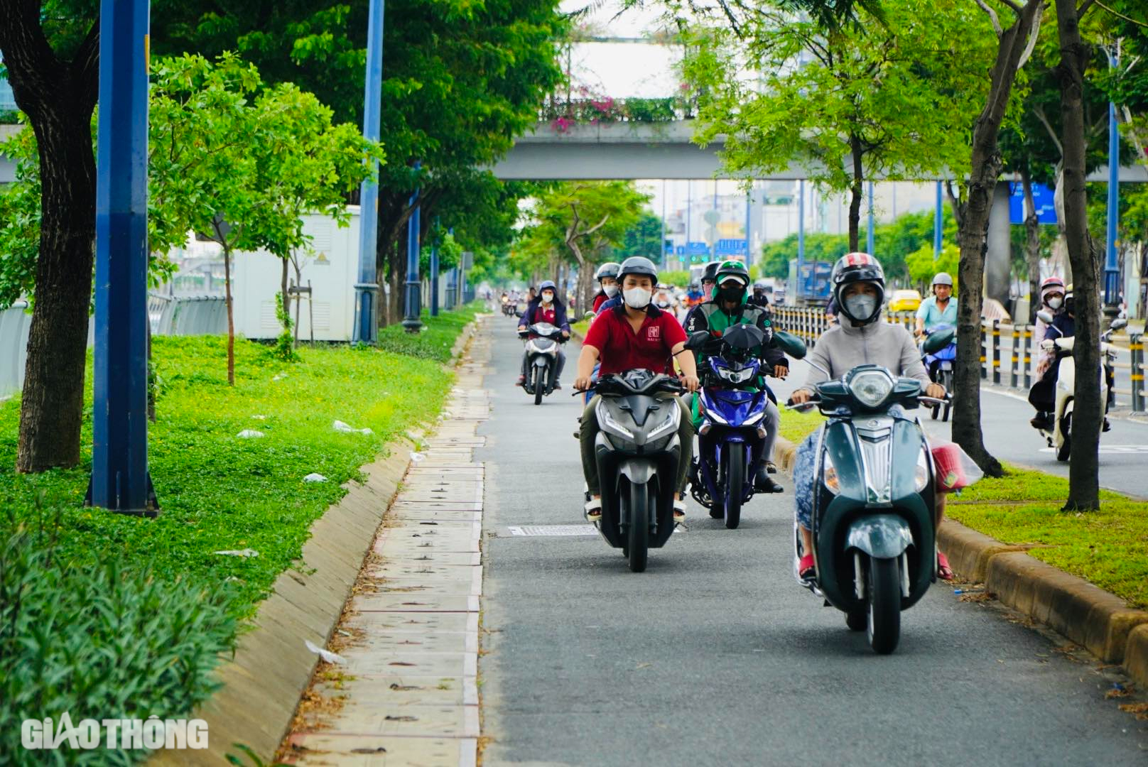 Toàn cảnh Đại lộ Võ Văn Kiệt sau 4 tháng thi công xoá bỏ dải phân cách làn xe máy- Ảnh 8. Toàn cảnh Đại lộ Võ Văn Kiệt sau 4 tháng thi công xoá bỏ dải phân cách làn xe máy- Ảnh 8.