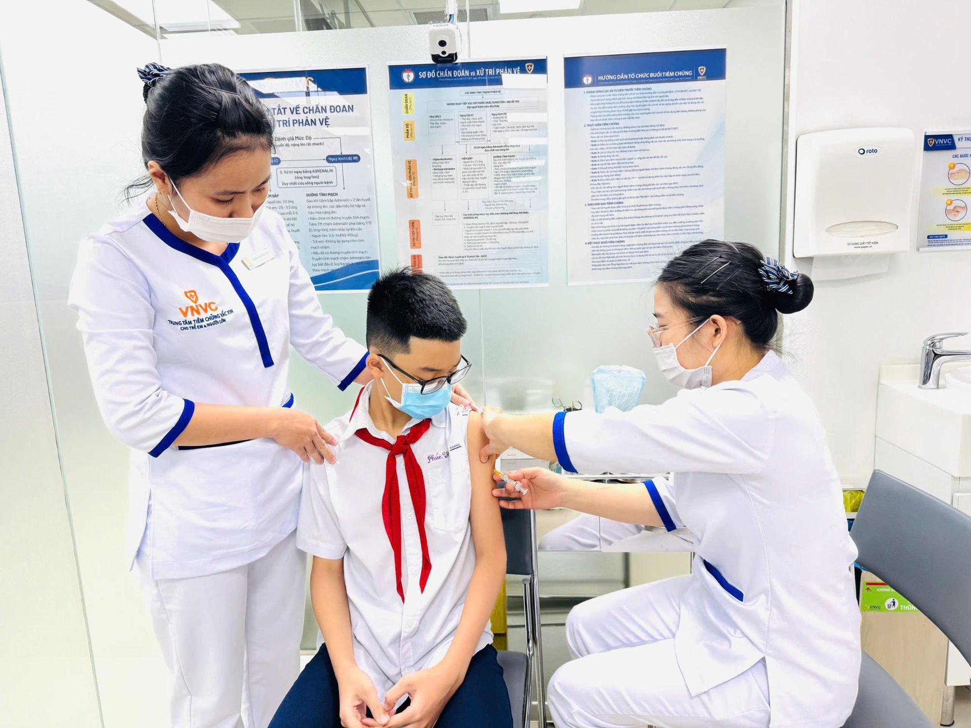 VNVC đ&atilde; ti&ecirc;m gần 15 ngh&igrave;n liều vắc-xin sốt xuất huyết đầu ti&ecirc;n tại Việt Nam cho người d&acirc;n- Ảnh 1.