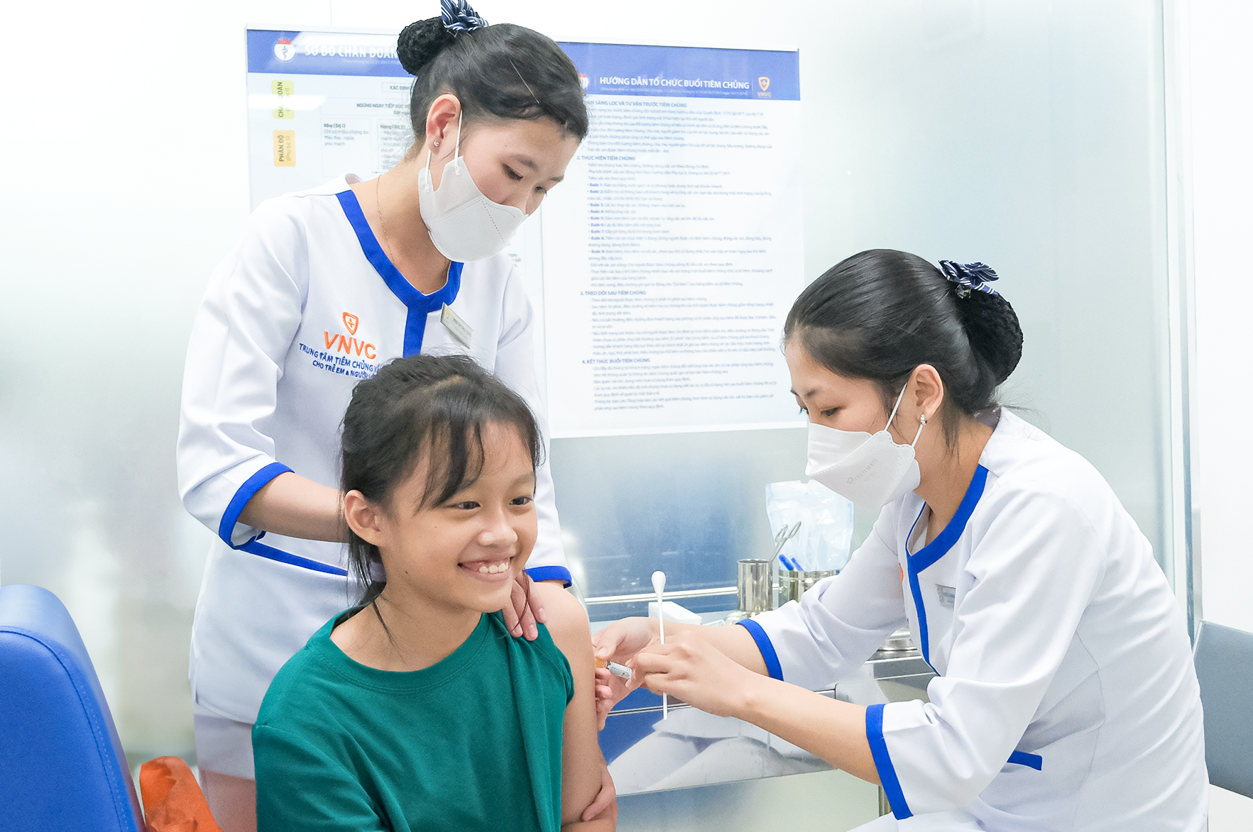VNVC đ&atilde; ti&ecirc;m gần 15 ngh&igrave;n liều vắc-xin sốt xuất huyết đầu ti&ecirc;n tại Việt Nam cho người d&acirc;n- Ảnh 3.