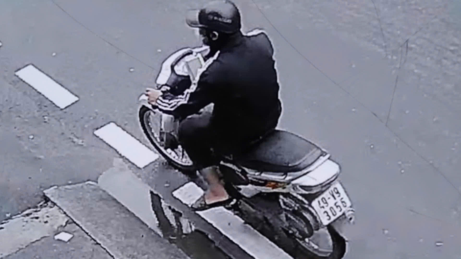 Bắt nhanh đối tượng li&ecirc;n tiếp g&acirc;y ra 2 vụ cướp giật t&agrave;i sản- Ảnh 1.