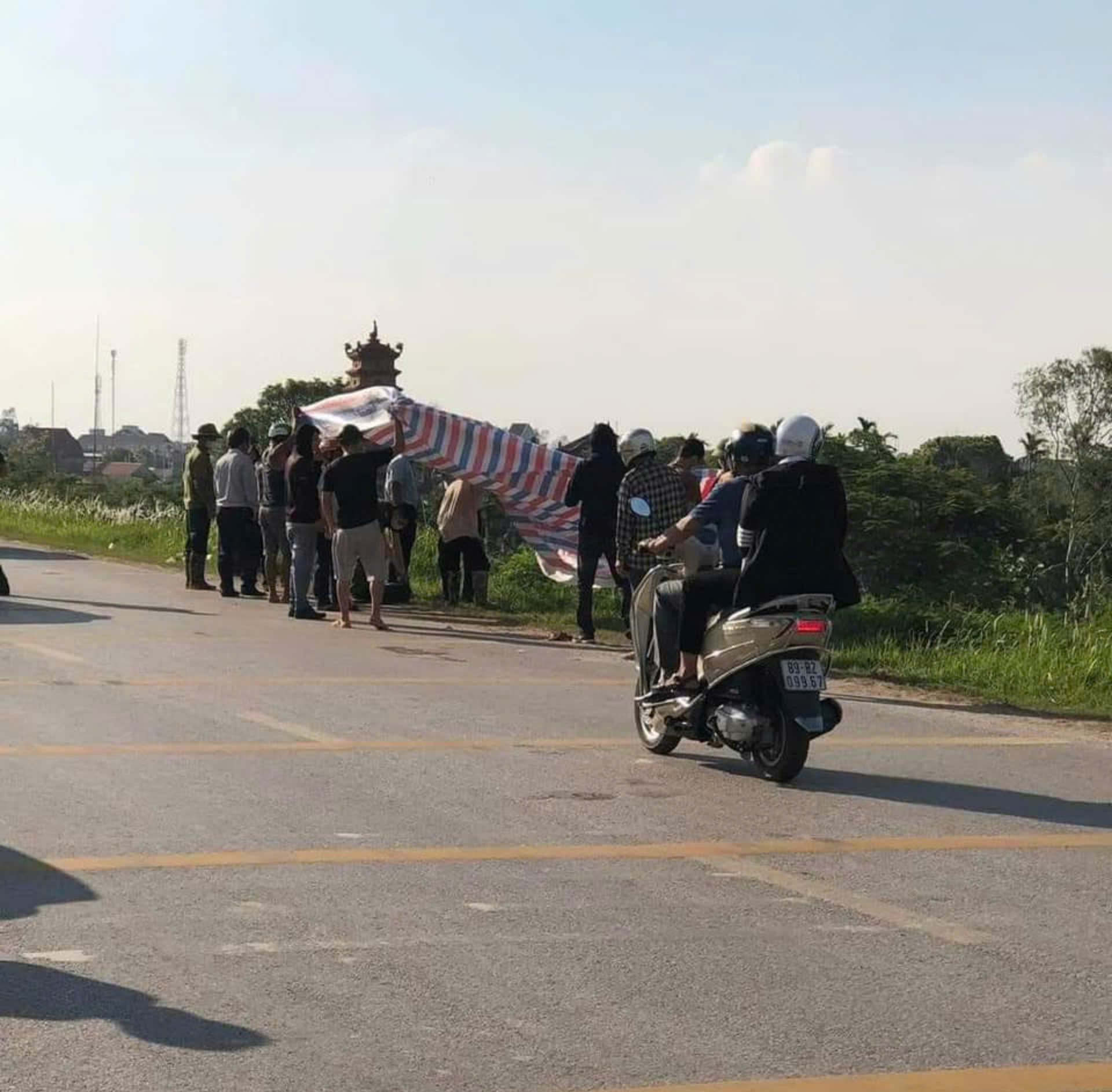 Tìm thấy thi thể người đàn ông mất tích khi đạp xe ở triền đê- Ảnh 1. Tìm thấy thi thể người đàn ông mất tích khi đạp xe ở triền đê- Ảnh 1.