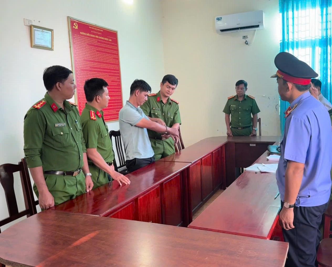 Một nh&acirc;n vi&ecirc;n ng&acirc;n h&agrave;ng ở Ph&uacute; Quốc lừa nhiều người, chiếm đoạt hơn 10 tỷ đồng- Ảnh 1.