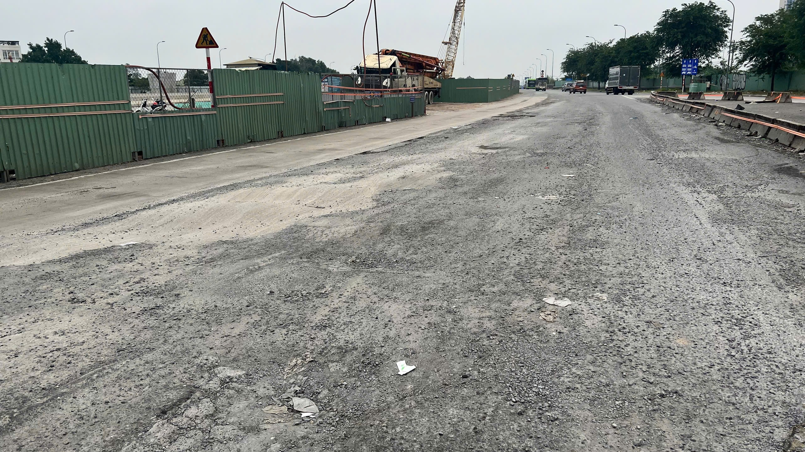 Loạt &ocirc; t&ocirc; sụp "ổ g&agrave;" ở n&uacute;t giao An Ph&uacute; rẽ v&agrave;o cao tốc TP.HCM - Long Th&agrave;nh - Dầu Gi&acirc;y- Ảnh 2.