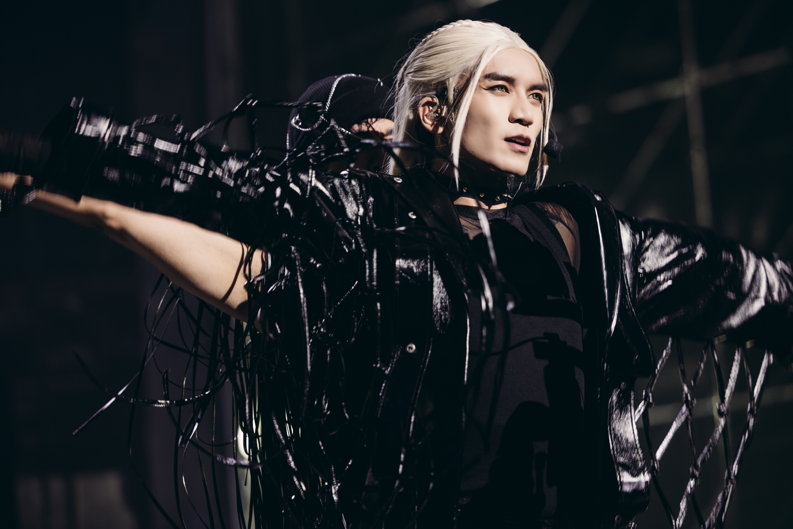 Cường Seven c&atilde;i Tuấn Hưng v&agrave; Bằng Kiều, anh t&agrave;i Trương Thế Vinh th&iacute;ch diễn với d&acirc;y tr&oacute;i- Ảnh 4.