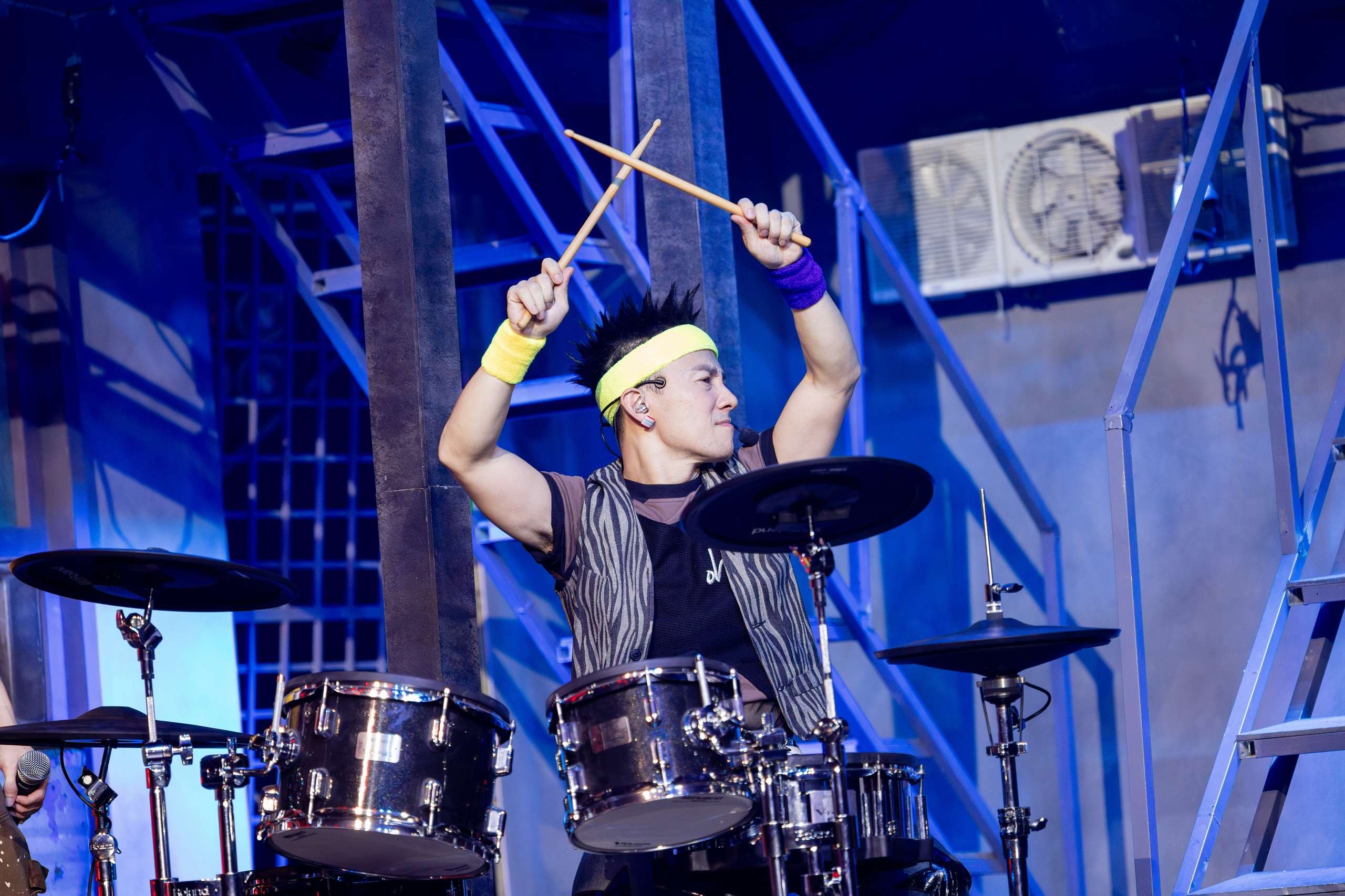 Cường Seven c&atilde;i Tuấn Hưng v&agrave; Bằng Kiều, anh t&agrave;i Trương Thế Vinh th&iacute;ch diễn với d&acirc;y tr&oacute;i- Ảnh 5.