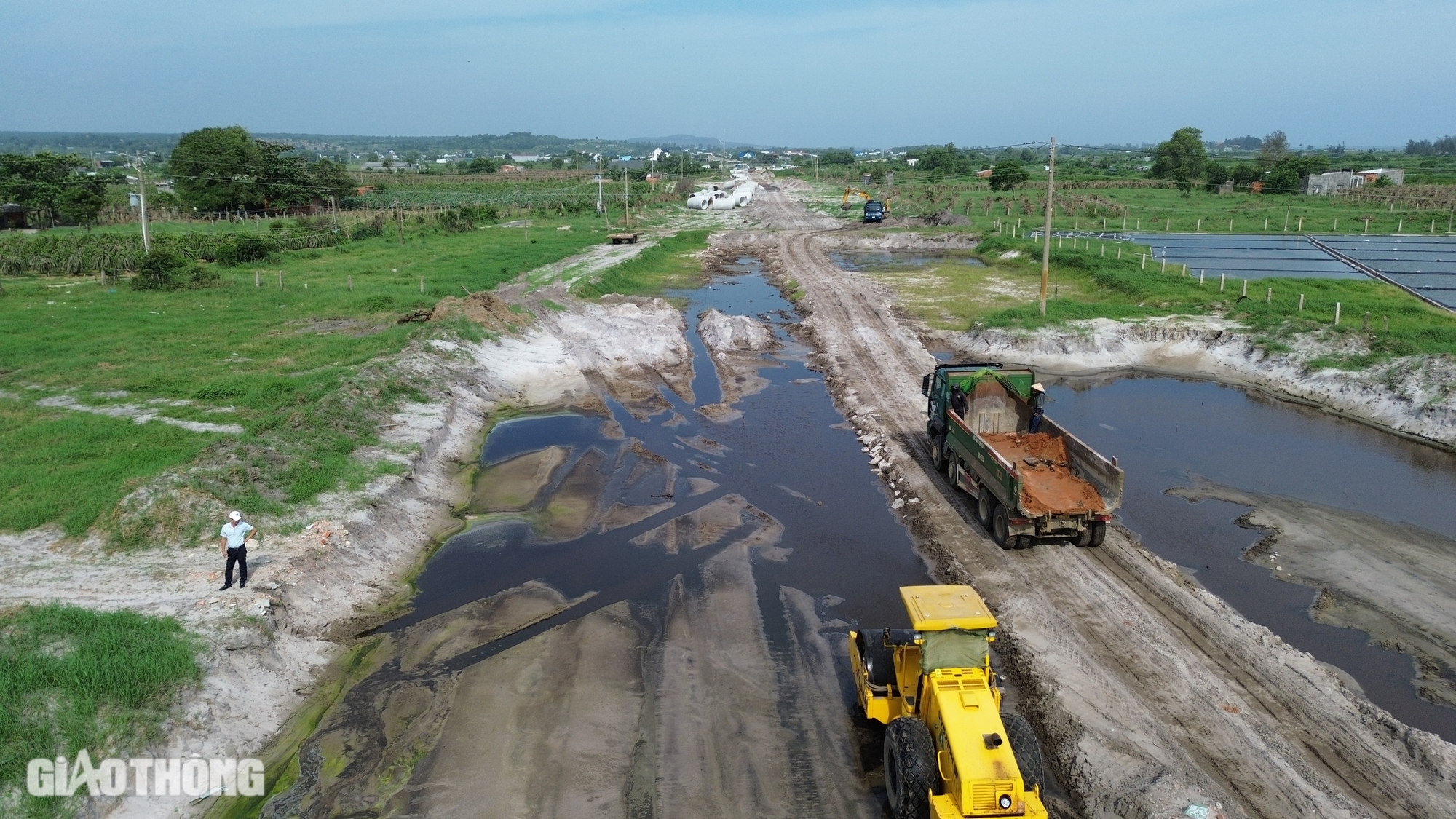 Chật vật gỡ vướng mặt bằng để khớp nối to&agrave;n tuyến đường ven biển B&igrave;nh Thuận- Ảnh 1.