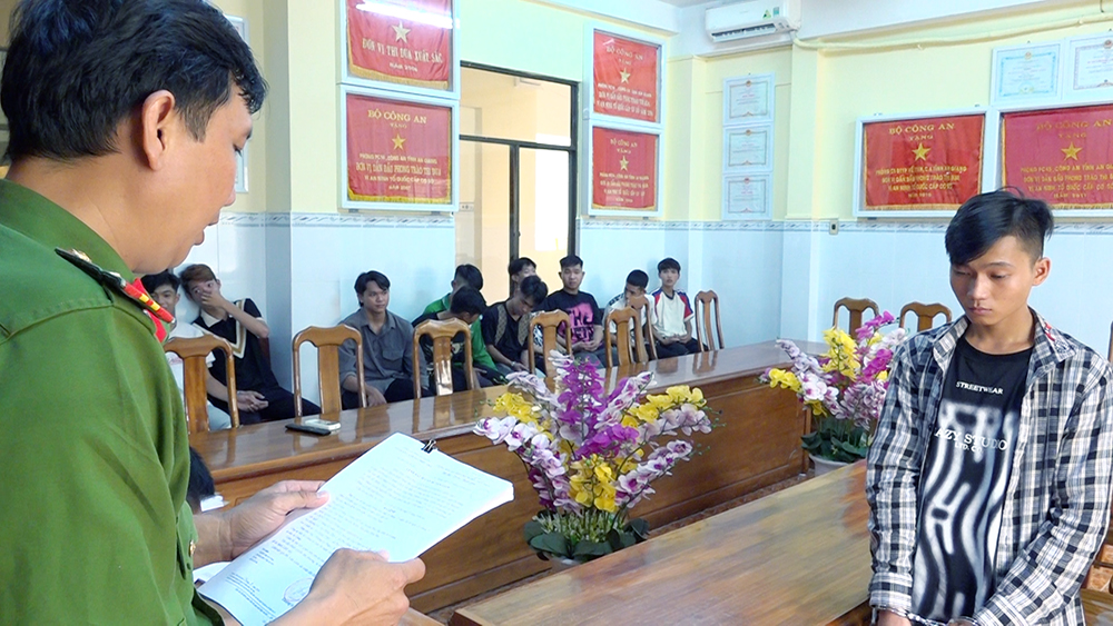 An Giang: Bắt tạm giam 12 đối tượng để điều tra h&agrave;nh vi giết người- Ảnh 1.