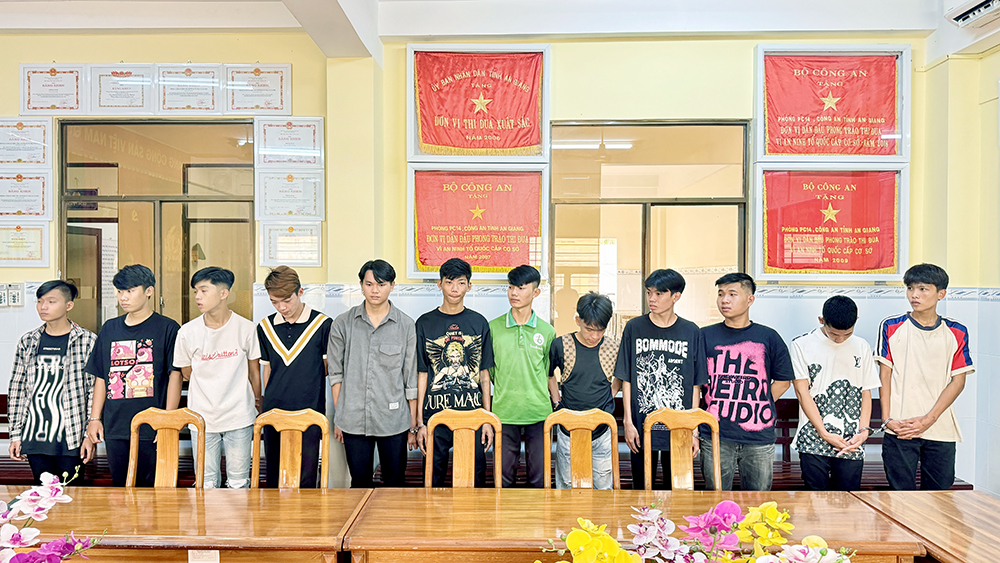 An Giang: Bắt tạm giam 12 đối tượng để điều tra h&agrave;nh vi giết người- Ảnh 2.