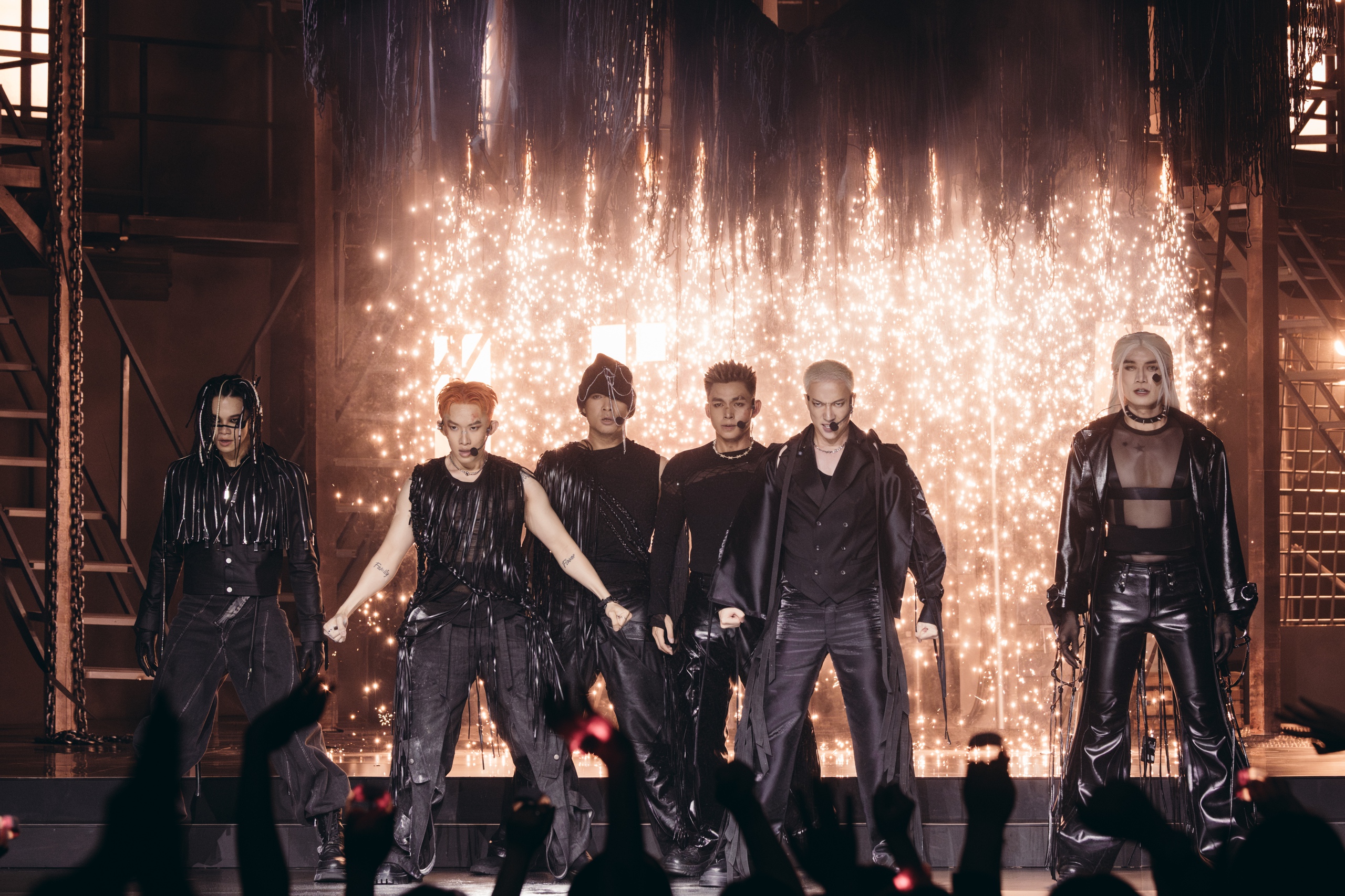 Cường Seven c&atilde;i Tuấn Hưng v&agrave; Bằng Kiều, anh t&agrave;i Trương Thế Vinh th&iacute;ch diễn với d&acirc;y tr&oacute;i- Ảnh 7.