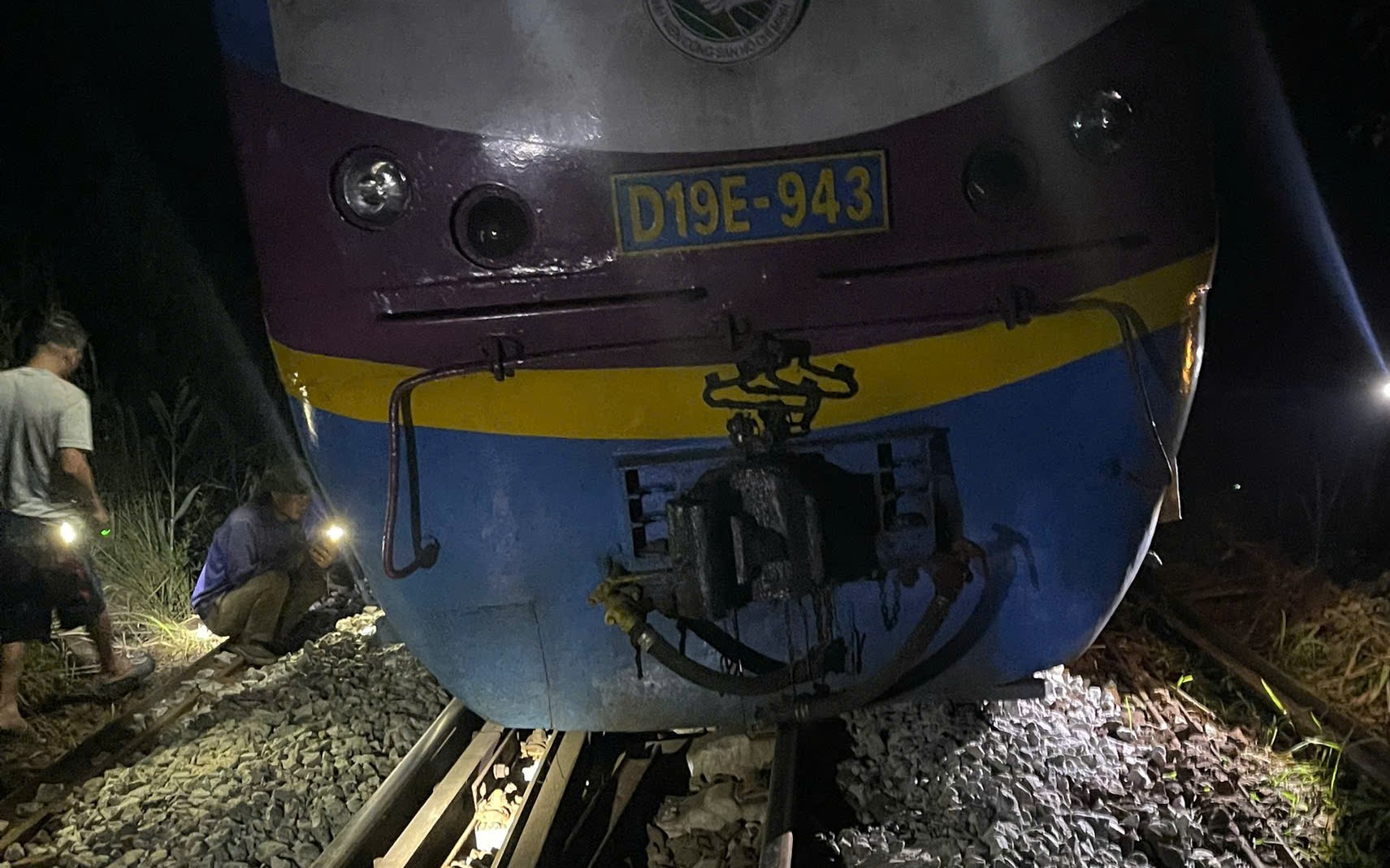 Đường sắt Bắc - Nam đoạn t&agrave;u h&agrave;ng bị trật b&aacute;nh đ&atilde; th&ocirc;ng tuyến trở lại