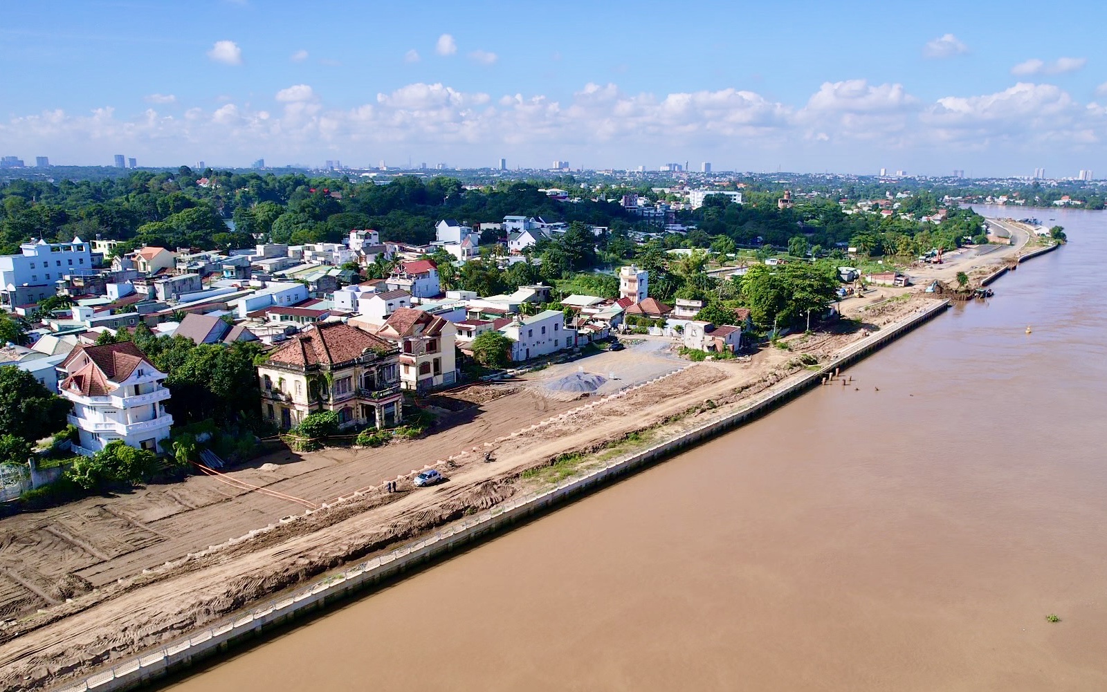 Nắn đường thế n&agrave;o để giữ nh&agrave; cổ 100 tuổi ven s&ocirc;ng Đồng Nai?