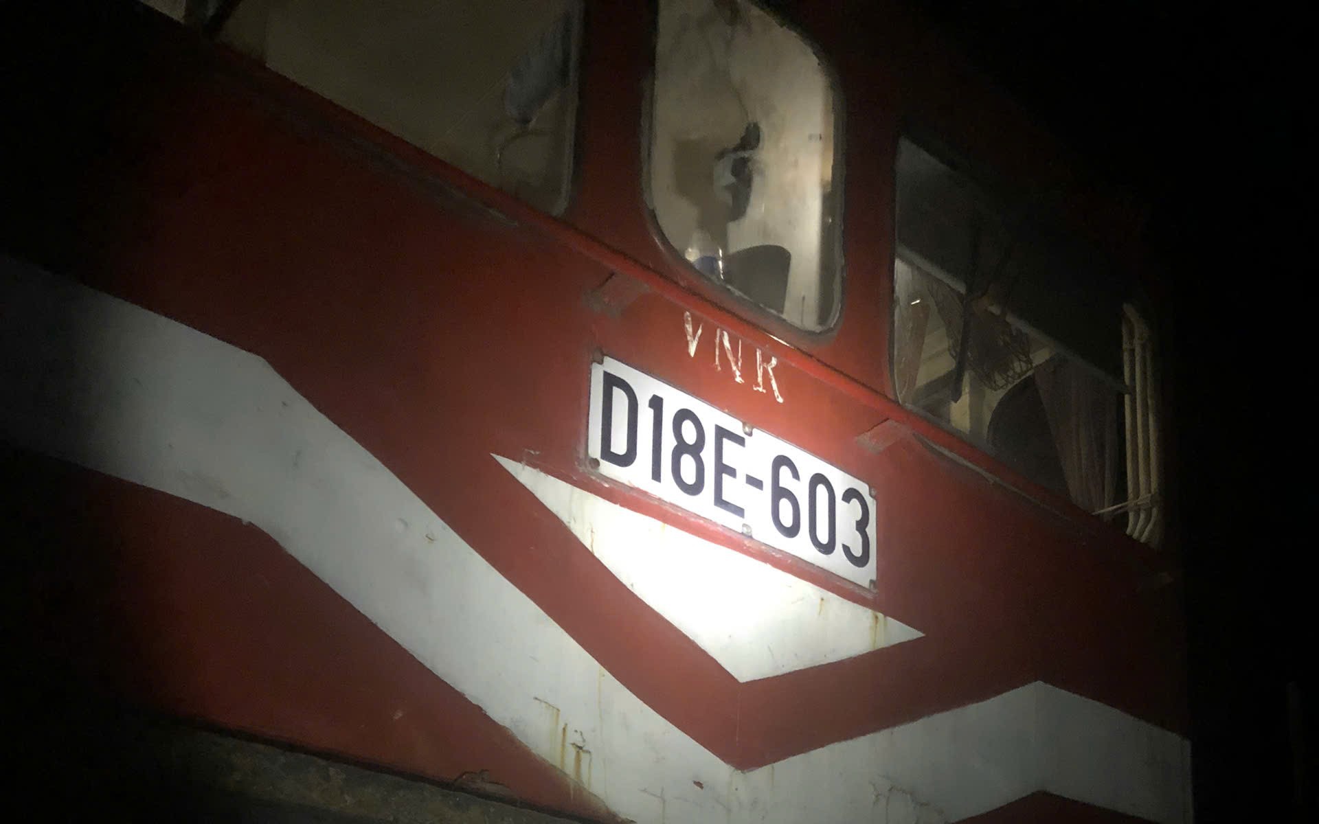 Li&ecirc;n tiếp 2 vụ đầu m&aacute;y t&agrave;u hỏa gặp sự cố trật b&aacute;nh tr&ecirc;n đường sắt qua Thừa Thi&ecirc;n - Huế