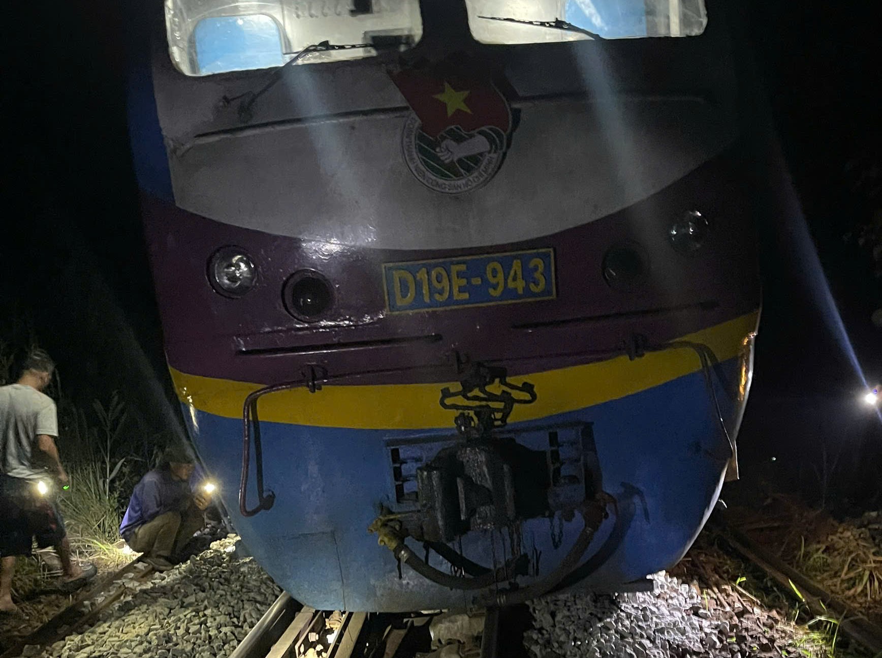 Liên tiếp 2 vụ đầu máy tàu hỏa gặp sự cố trật bánh trên đường sắt qua Thừa Thiên - Huế- Ảnh 3. Liên tiếp 2 vụ đầu máy tàu hỏa gặp sự cố trật bánh trên đường sắt qua Thừa Thiên - Huế- Ảnh 3.