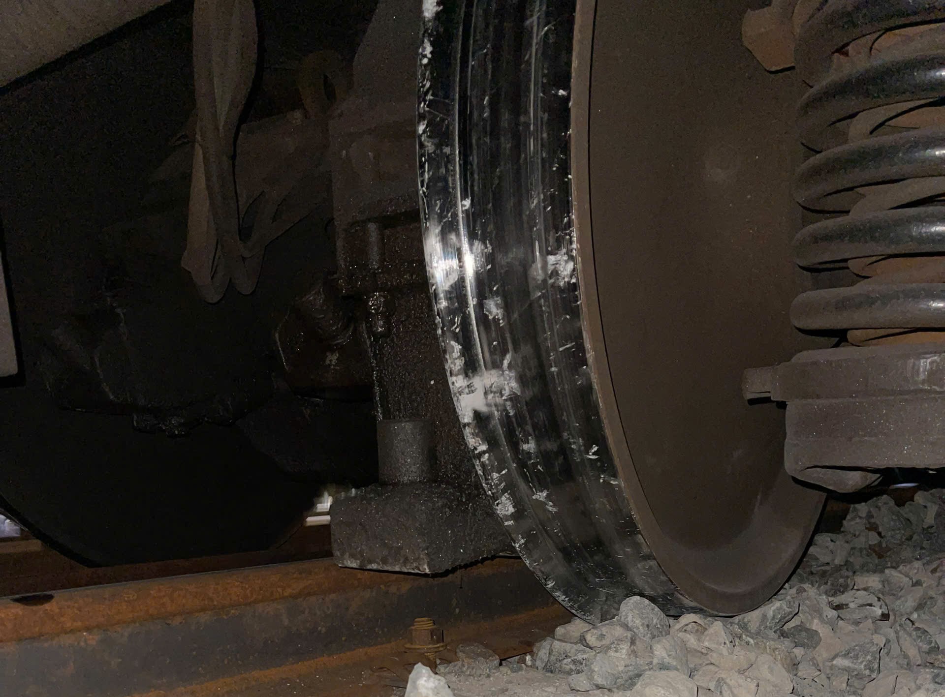 Liên tiếp 2 vụ đầu máy tàu hỏa gặp sự cố trật bánh trên đường sắt qua Thừa Thiên - Huế- Ảnh 4. Liên tiếp 2 vụ đầu máy tàu hỏa gặp sự cố trật bánh trên đường sắt qua Thừa Thiên - Huế- Ảnh 4.