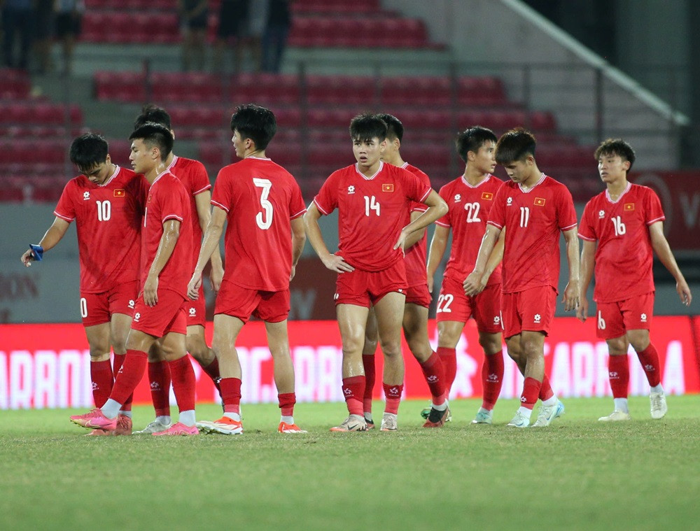 U20 Việt Nam ngậm ng&ugrave;i nh&igrave;n Th&aacute;i Lan v&agrave; Indonesia đi tiếp tại giải ch&acirc;u &Aacute;- Ảnh 1.