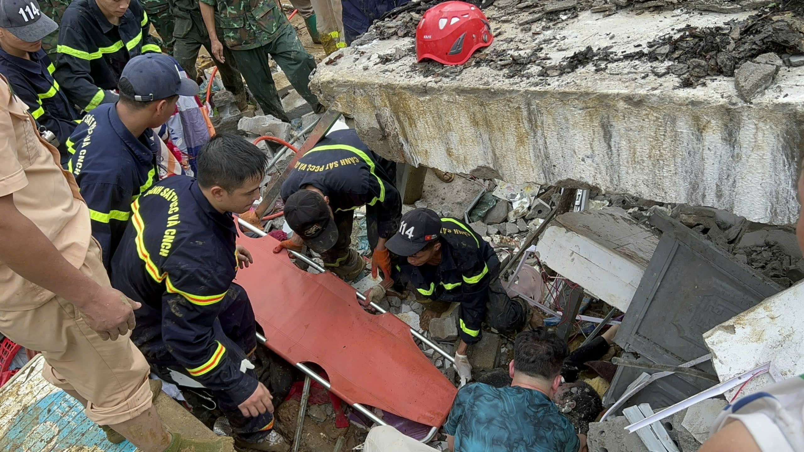 Vụ sạt lở đất ở H&agrave; Giang đang được cứu hộ ra sao?- Ảnh 4.