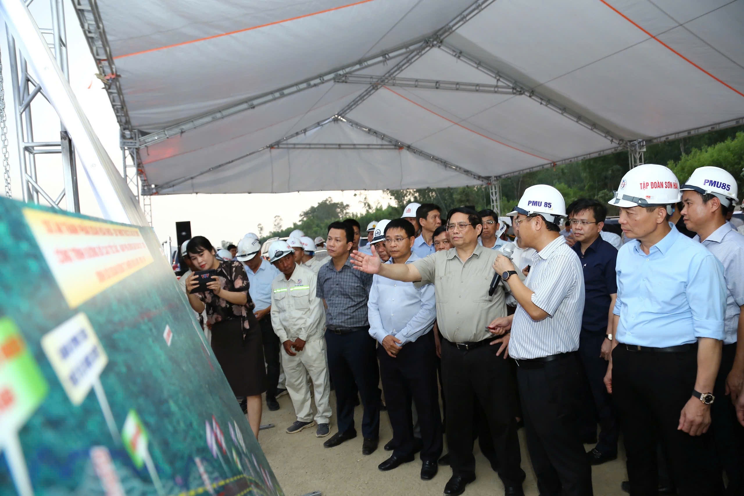 Hai cầu lớn trên cao tốc nối Bình Định - Phú Yên dần thành hình- Ảnh 12. Hai cầu lớn trên cao tốc nối Bình Định - Phú Yên dần thành hình- Ảnh 12.