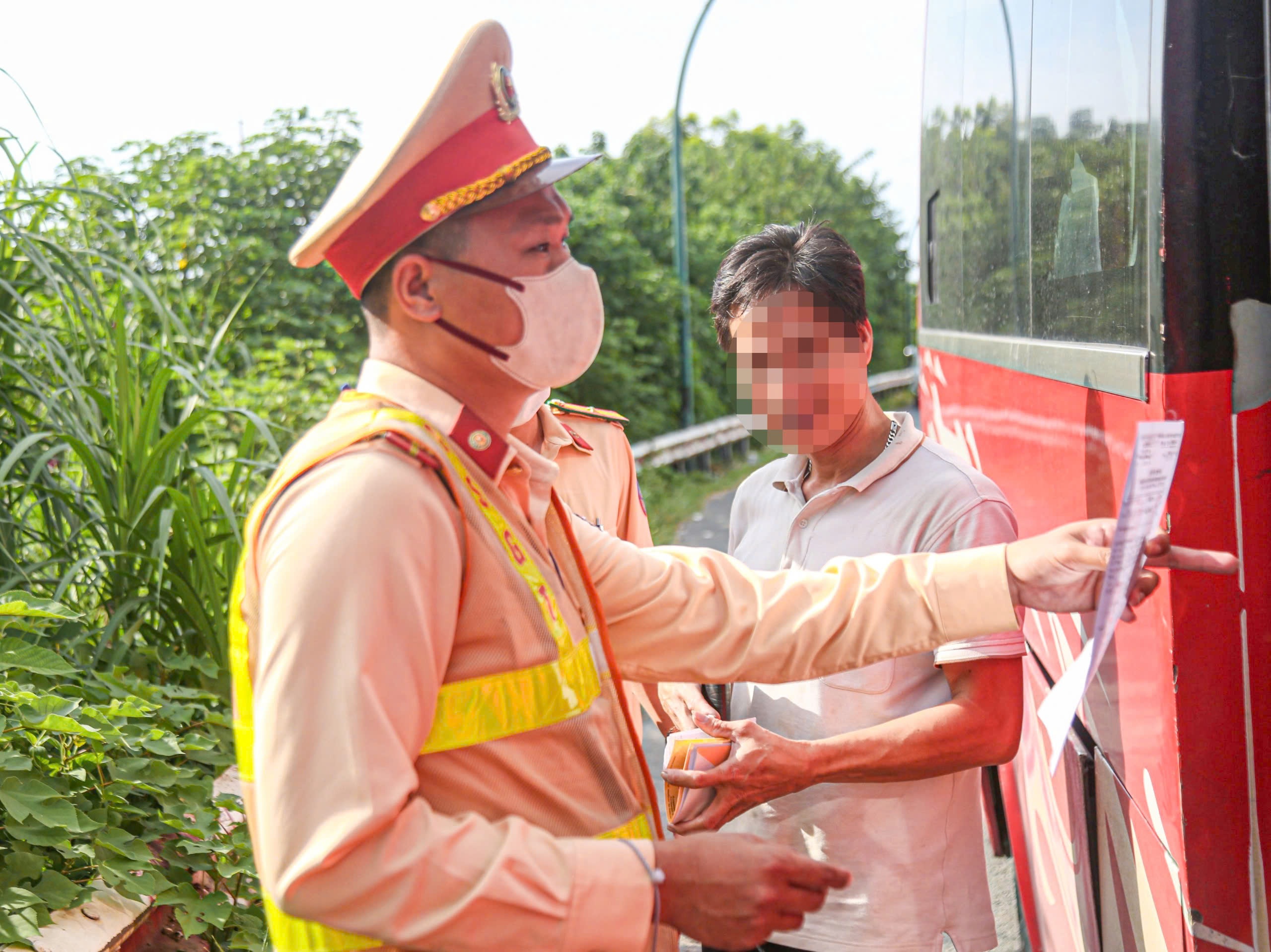 Mạnh tay phạt bến c&oacute;c, xe d&ugrave;, nhồi nh&eacute;t kh&aacute;ch dịp nghỉ lễ 2/9- Ảnh 4.