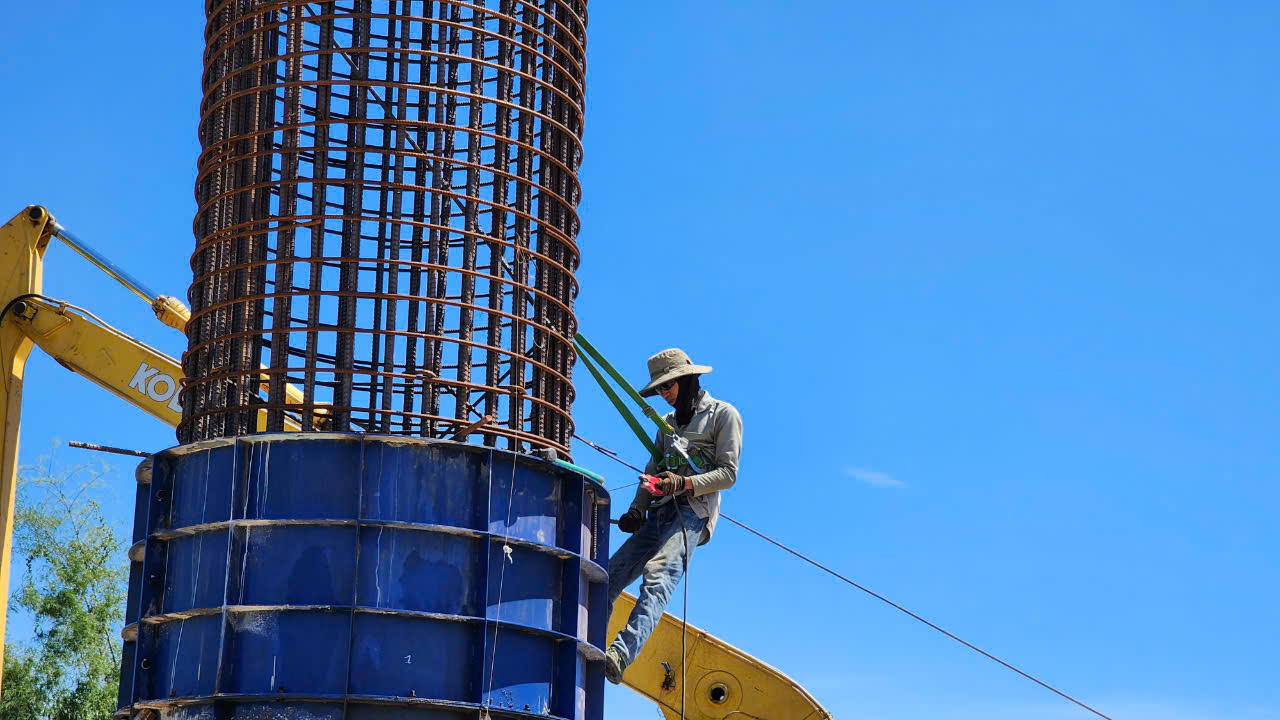 Hơn 4.000 c&ocirc;ng nh&acirc;n, kỹ sư chạy đua tiến độ tr&ecirc;n cao tốc 20 ngh&igrave;n tỷ dịp 2/9- Ảnh 10.