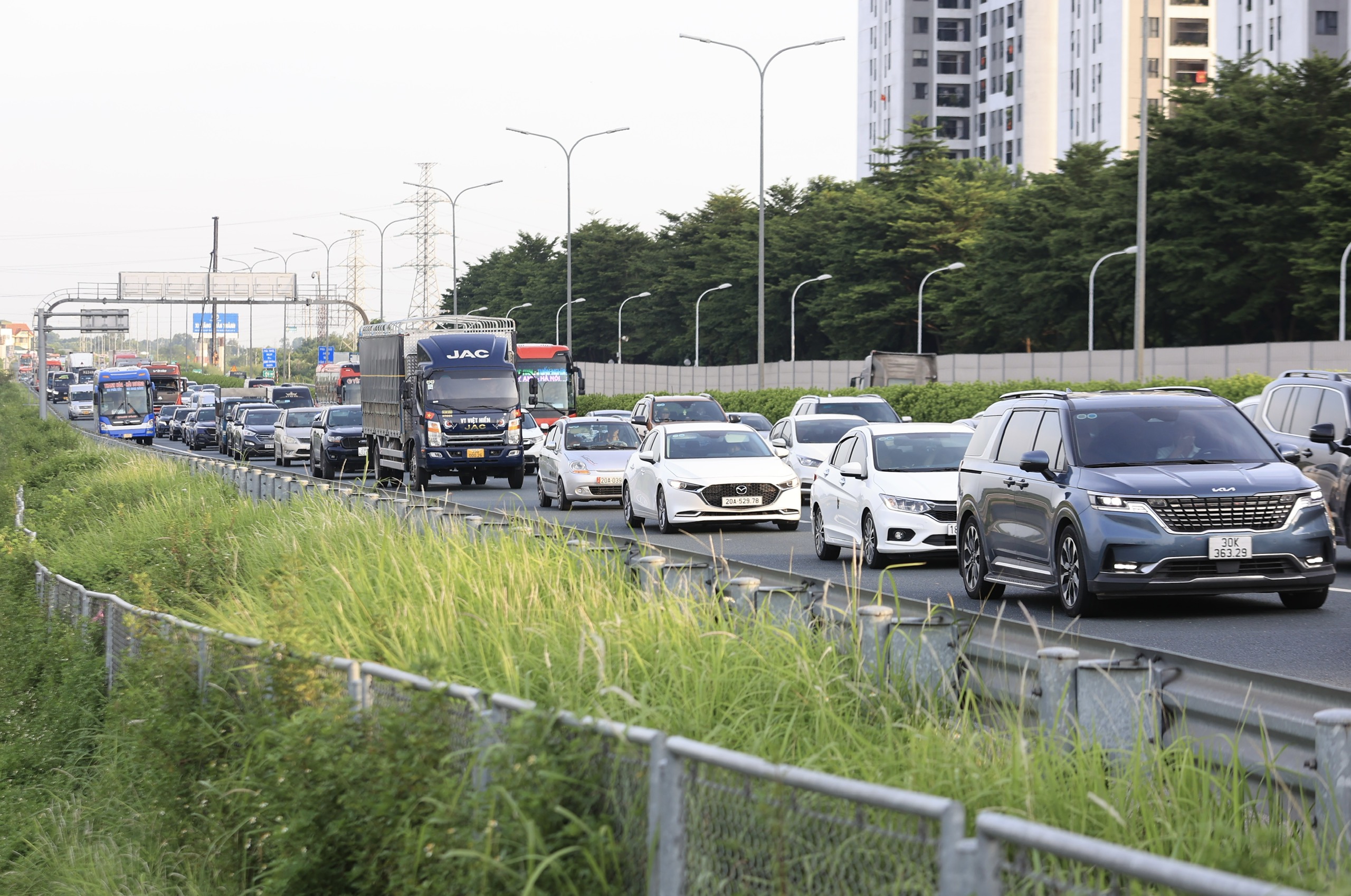 Nguy cơ chậm tiến độ đường nối cao tốc Ph&aacute;p V&acirc;n - Cầu Giẽ với V&agrave;nh đai 3- Ảnh 2.