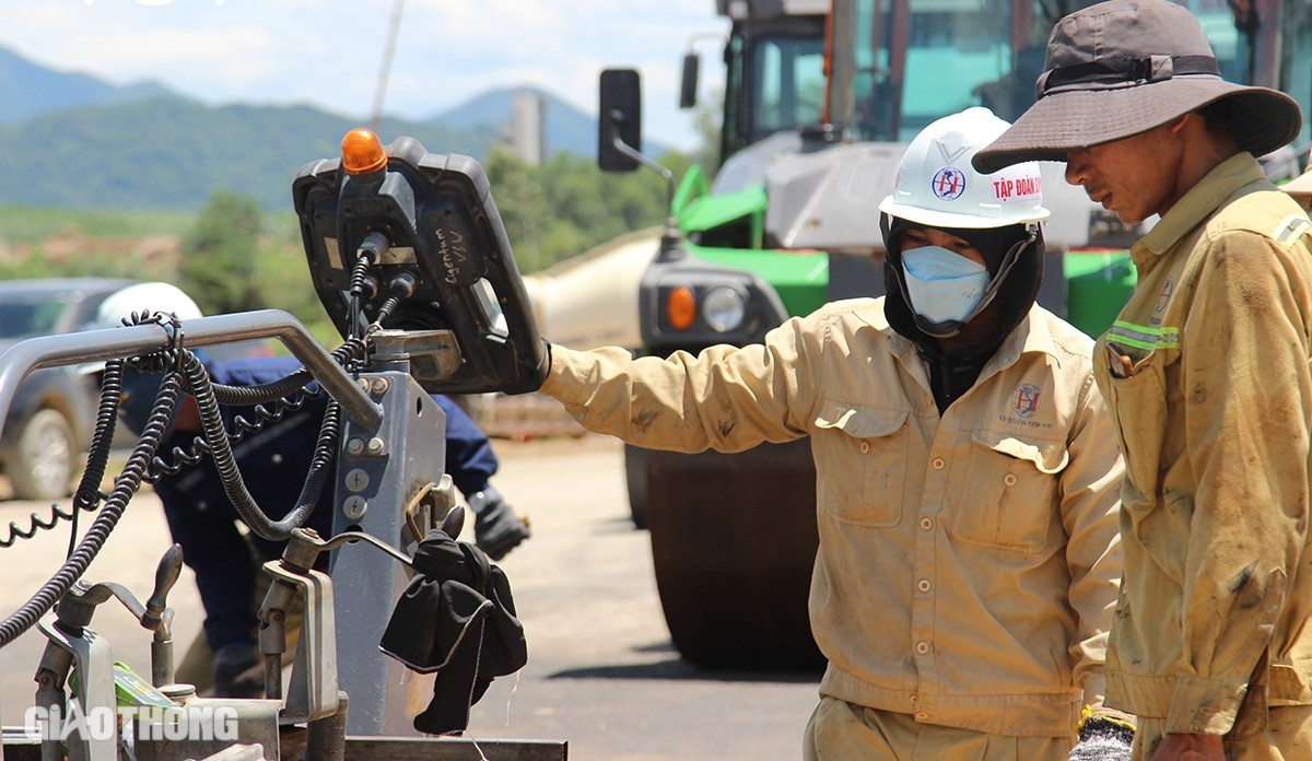 Hai cầu lớn trên cao tốc nối Bình Định - Phú Yên dần thành hình- Ảnh 7. Hai cầu lớn trên cao tốc nối Bình Định - Phú Yên dần thành hình- Ảnh 7.