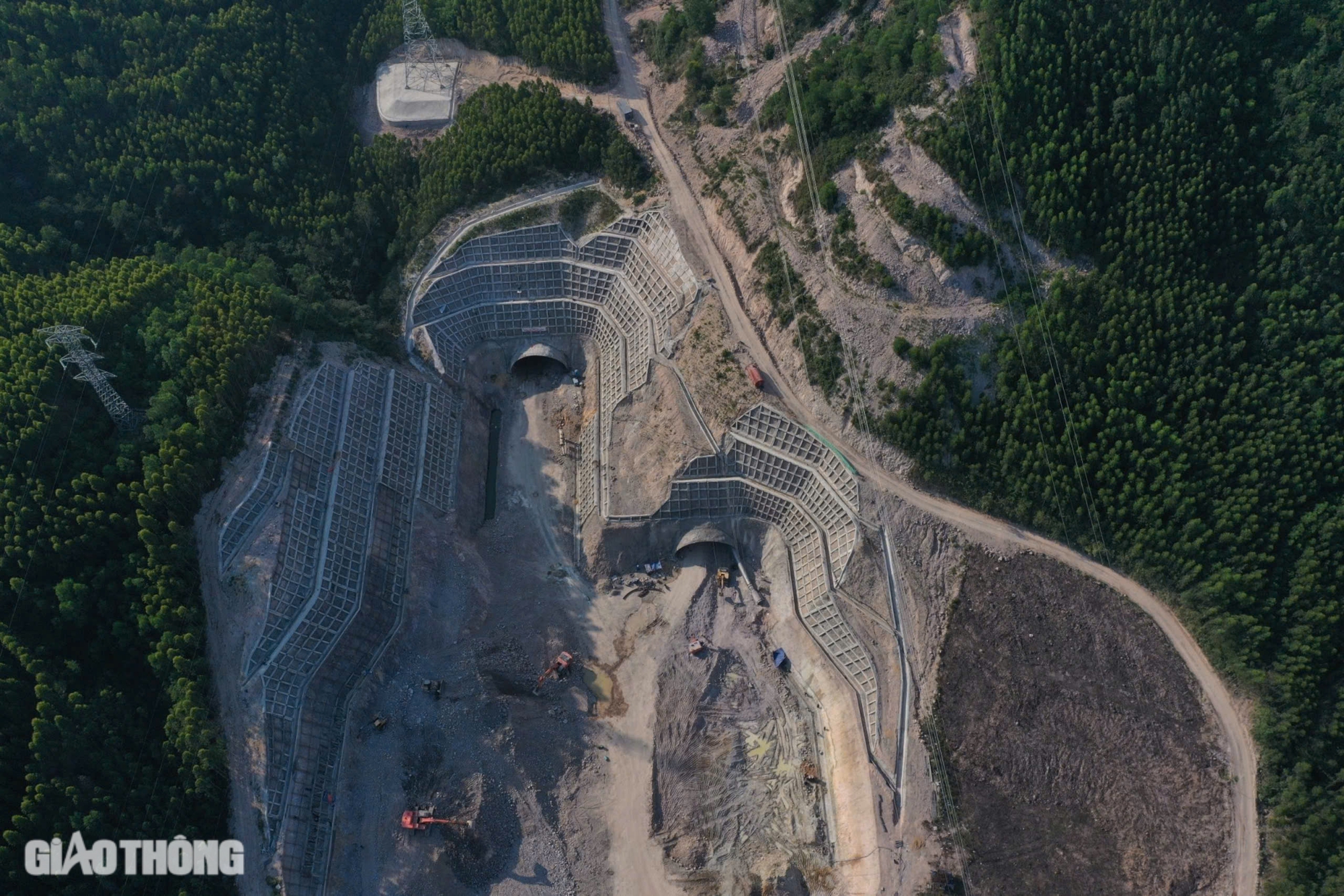 Hai cầu lớn trên cao tốc nối Bình Định - Phú Yên dần thành hình- Ảnh 3. Hai cầu lớn trên cao tốc nối Bình Định - Phú Yên dần thành hình- Ảnh 3.