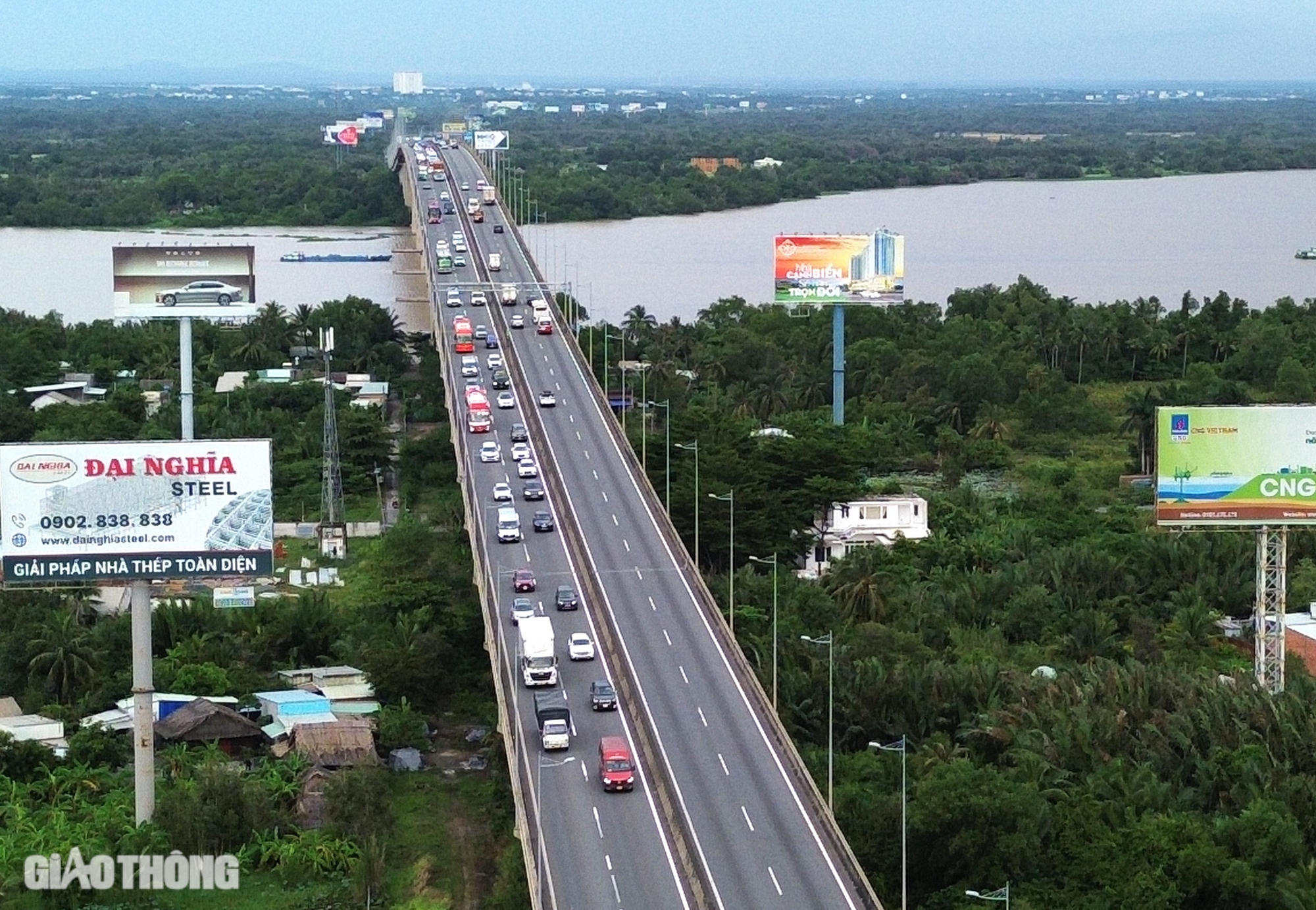 Ô tô nườm nượp quay về TP.HCM sau nghỉ lễ 2/9 nhưng không ùn tắc- Ảnh 1. Ô tô nườm nượp quay về TP.HCM sau nghỉ lễ 2/9 nhưng không ùn tắc- Ảnh 1.