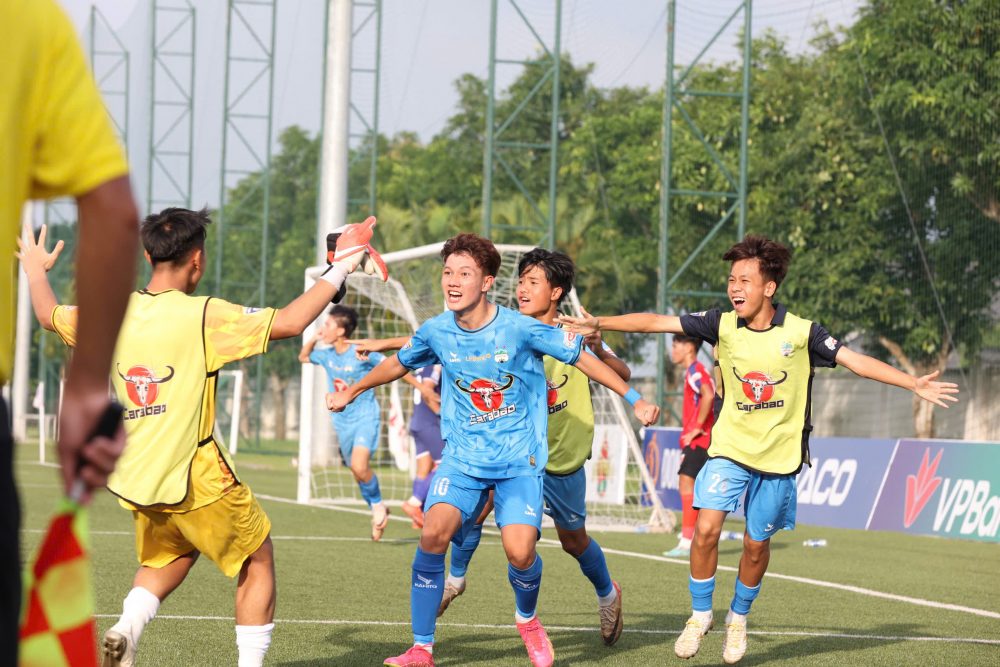 Giải U15 Quốc gia 2024: Đội bóng nhà bầu Đức vùi dập Long An- Ảnh 1. Giải U15 Quốc gia 2024: Đội bóng nhà bầu Đức vùi dập Long An- Ảnh 1.
