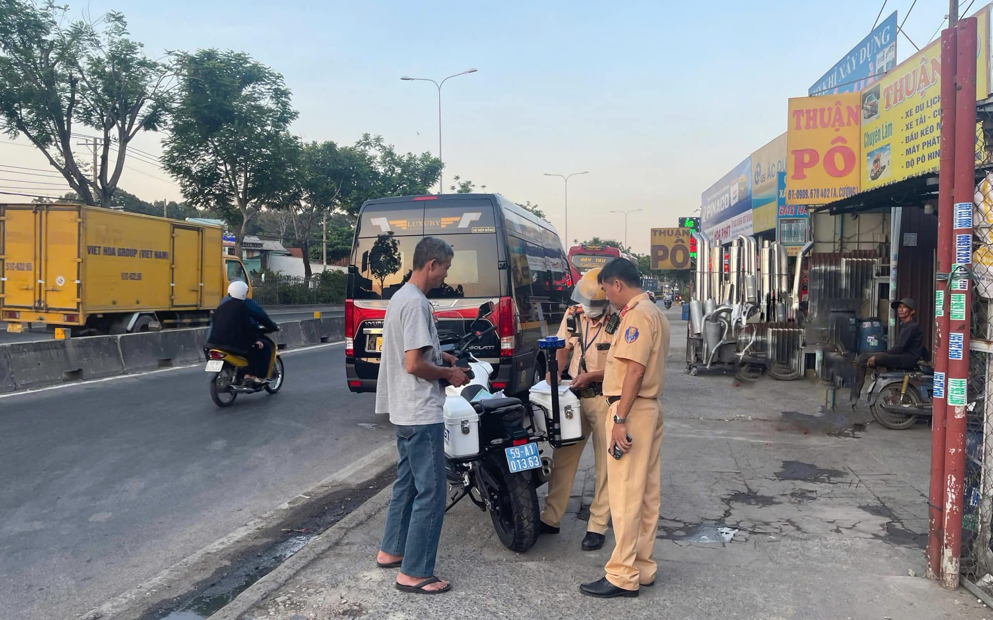 Tái vi phạm nồng độ cồn, người đàn ông bật khóc vì tiếp tục bị xử phạt- Ảnh 4. TP.HCM phạt hơn 9 tỷ đồng vi phạm nồng độ cồn trong dịp lễ 2/9