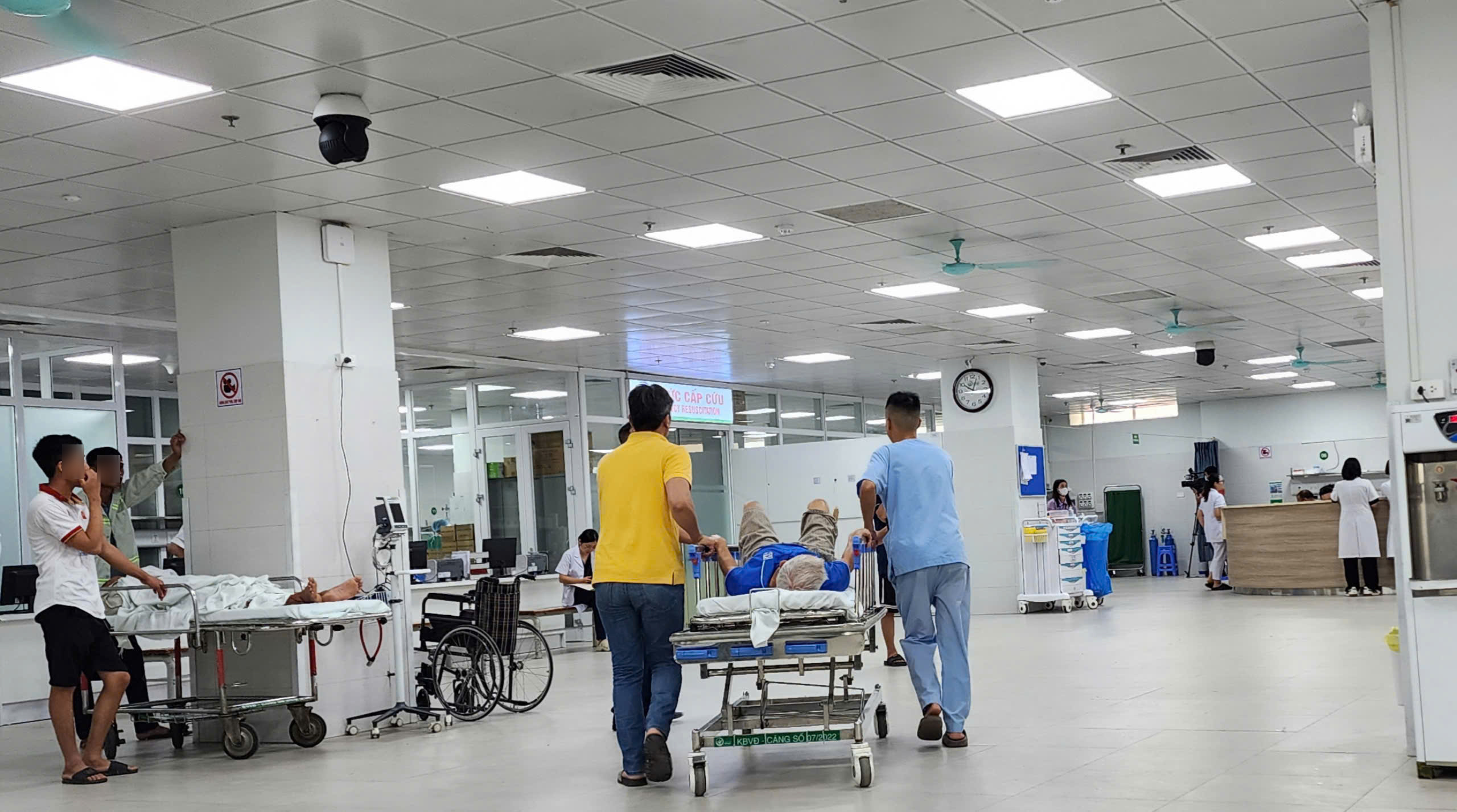 Sau li&ecirc;n hoan dịp lễ, nhiều người mở mắt thấy m&igrave;nh trong bệnh viện- Ảnh 9.