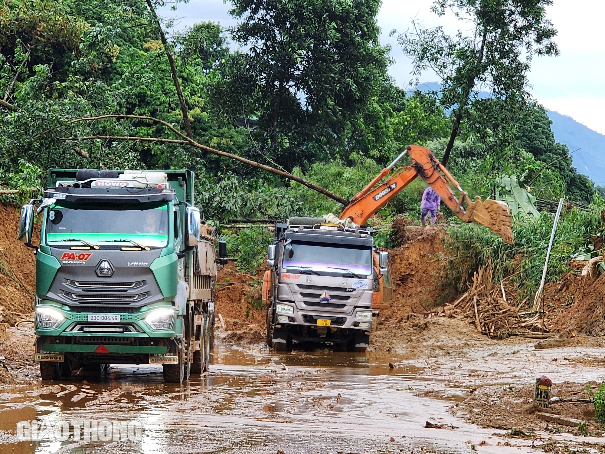 Nhiều người d&acirc;n trắng tay trong vụ sạt lở tr&ecirc;n QL2 tại H&agrave; Giang- Ảnh 2.