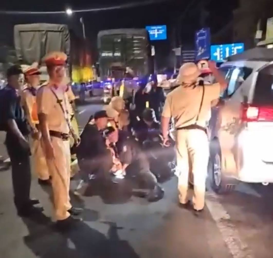 Cảnh s&aacute;t v&acirc;y bắt kẻ cướp taxi trong đ&ecirc;m ở Tiền Giang- Ảnh 1.