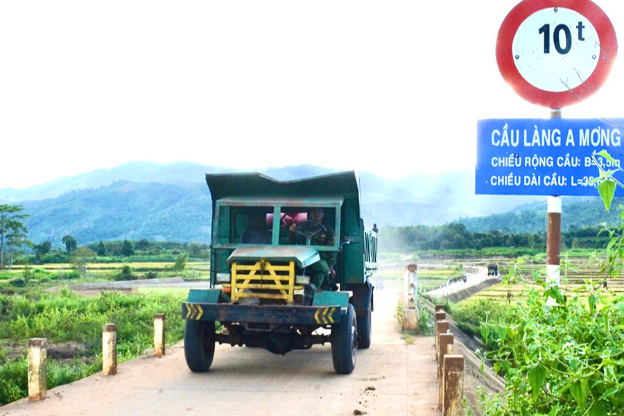 Xây dựng 87 cây cầu treo cho đồng bào vùng sâu- Ảnh 1. Xây dựng 87 cây cầu treo cho đồng bào vùng sâu- Ảnh 1.