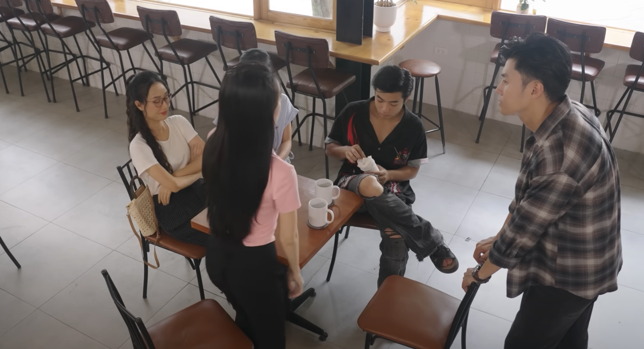 Đi giữa trời rực rỡ tập 44: Chải đèo Như về sau khi đi khám thai- Ảnh 1. Đi giữa trời rực rỡ tập 44: Chải đèo Như về sau khi đi khám thai- Ảnh 1.