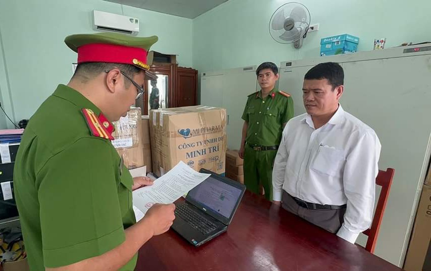 Một chủ tịch x&atilde; ở Quảng Ng&atilde;i bị khởi tố- Ảnh 1.