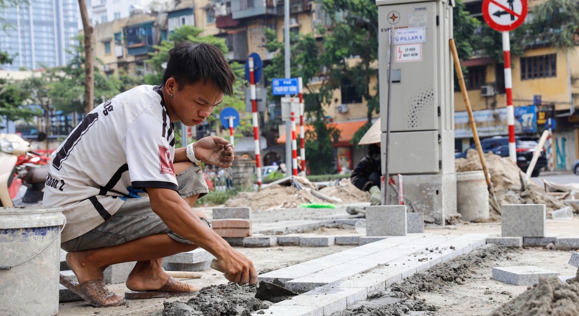 Dấu t&iacute;ch Giảng V&otilde; trường tại phố đi bộ thứ 7 ở H&agrave; Nội- Ảnh 8.