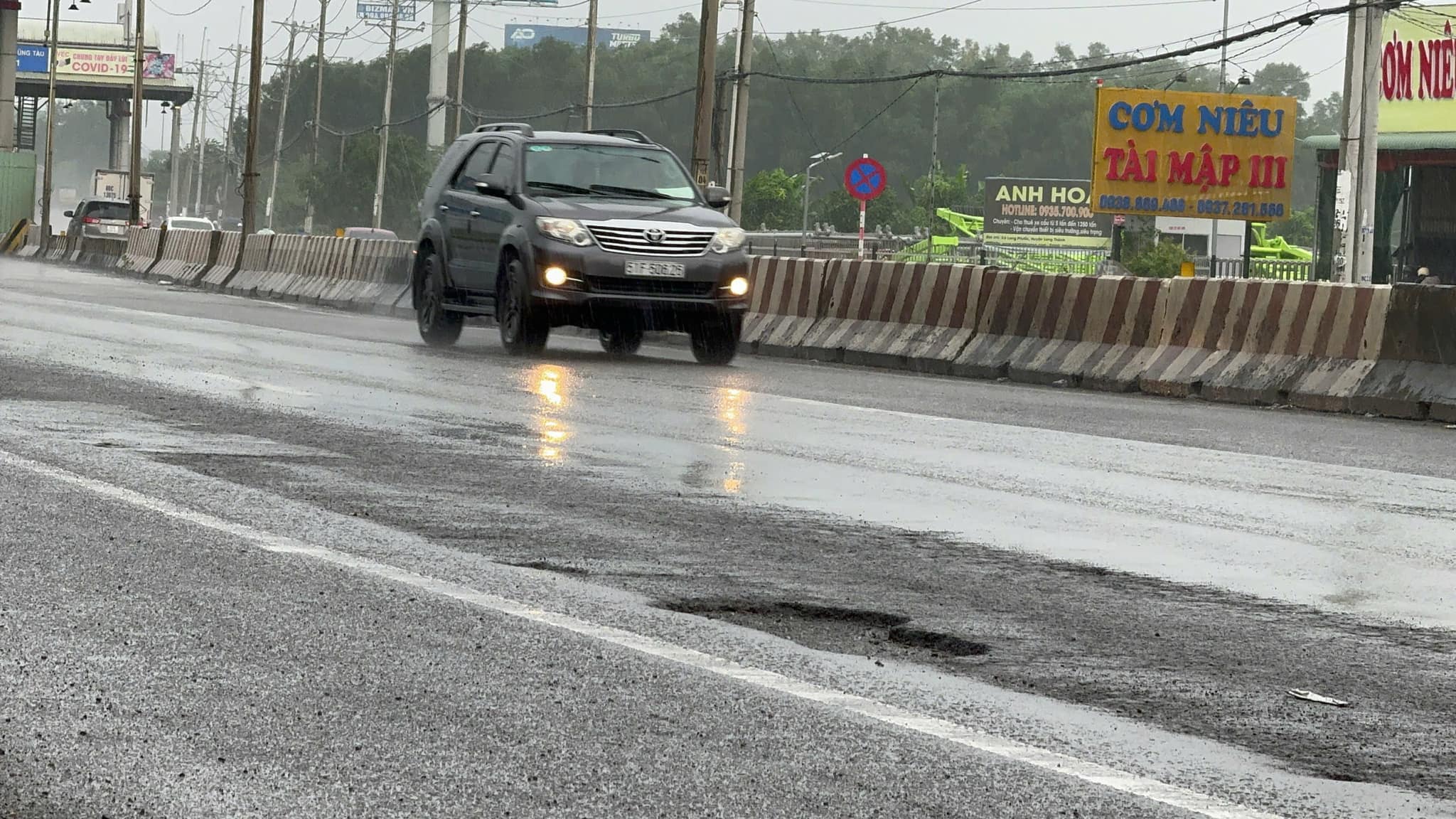 Đồng Nai kiến nghị khẩn trương sửa chữa QL51 đang hư hỏng nặng- Ảnh 3. Đồng Nai kiến nghị khẩn trương sửa chữa QL51 đang hư hỏng nặng- Ảnh 3.