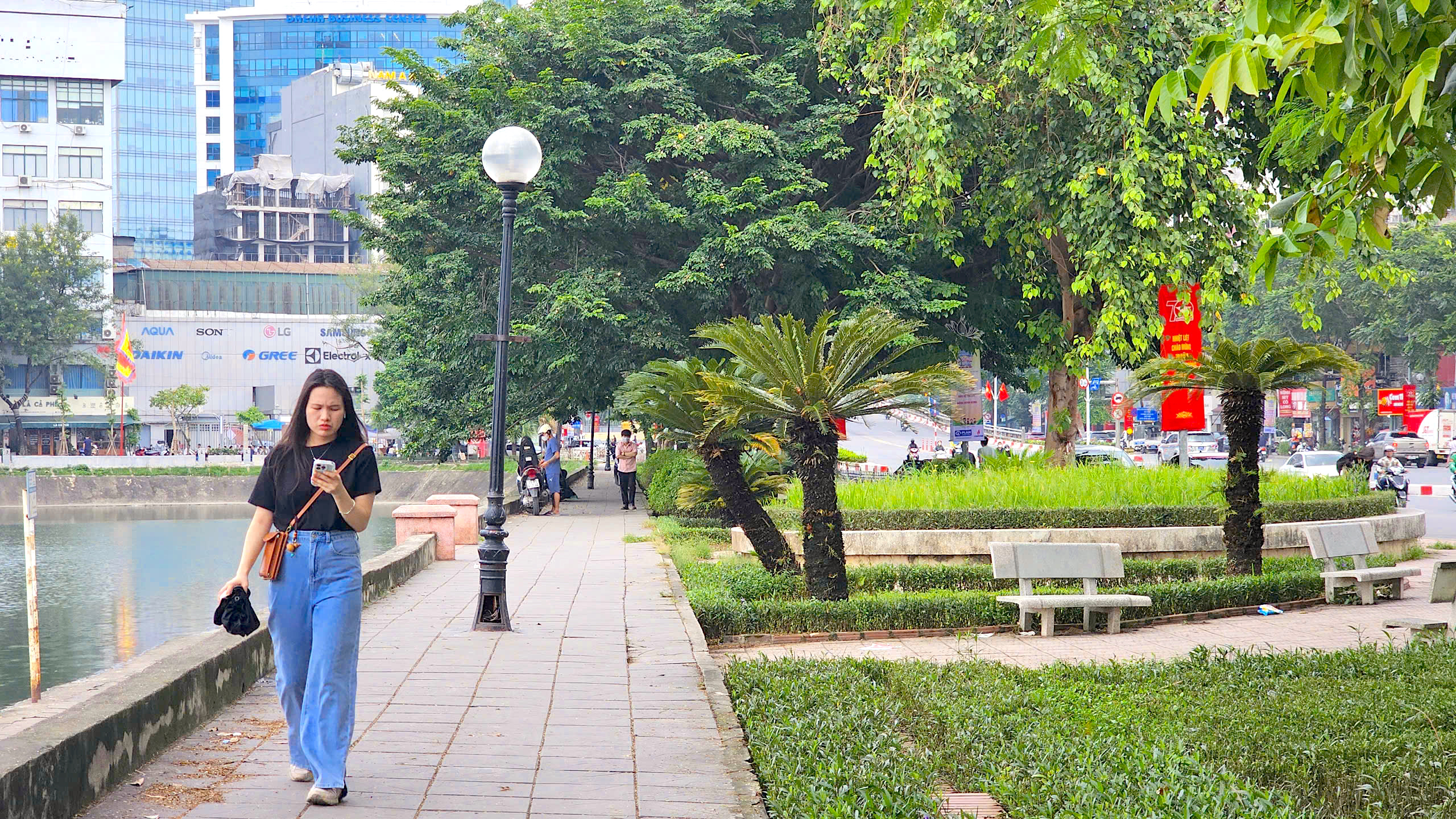 Dấu t&iacute;ch Giảng V&otilde; trường tại phố đi bộ thứ 7 ở H&agrave; Nội- Ảnh 11.