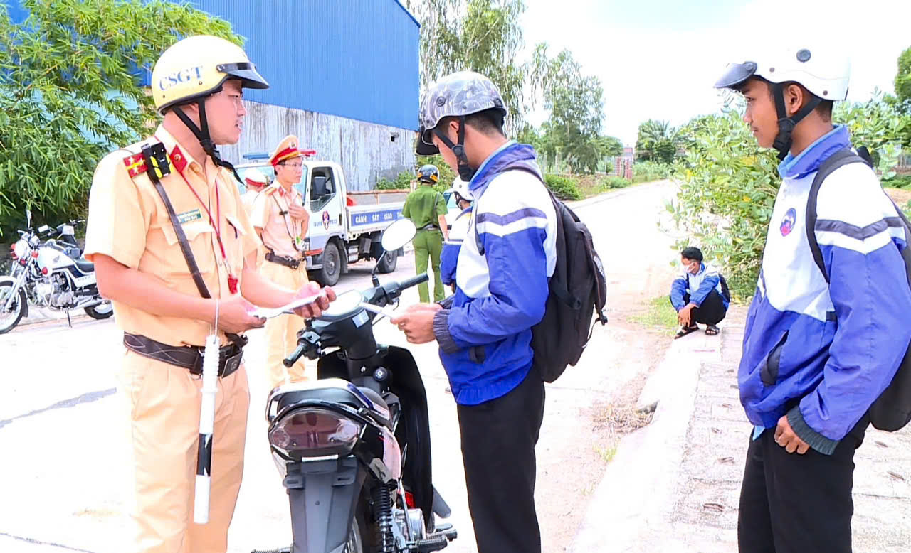 Gia Lai: Nhiều giải pháp đảm bảo ATGT đầu năm học mới- Ảnh 1. Gia Lai: Nhiều giải pháp đảm bảo ATGT đầu năm học mới- Ảnh 1.