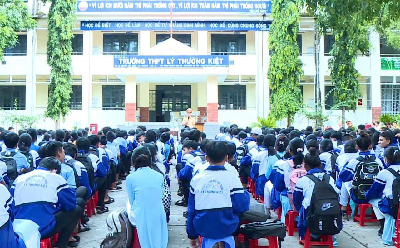 Gia Lai: Nhiều giải pháp đảm bảo ATGT đầu năm học mới- Ảnh 3. Gia Lai: Nhiều giải pháp đảm bảo ATGT đầu năm học mới- Ảnh 3.