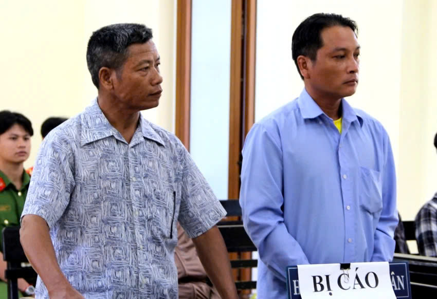 Nhận 50 triệu đồng của đối tượng ph&aacute; rừng, c&aacute;n bộ kiểm l&acirc;m l&atilde;nh &aacute;n t&ugrave;- Ảnh 1.