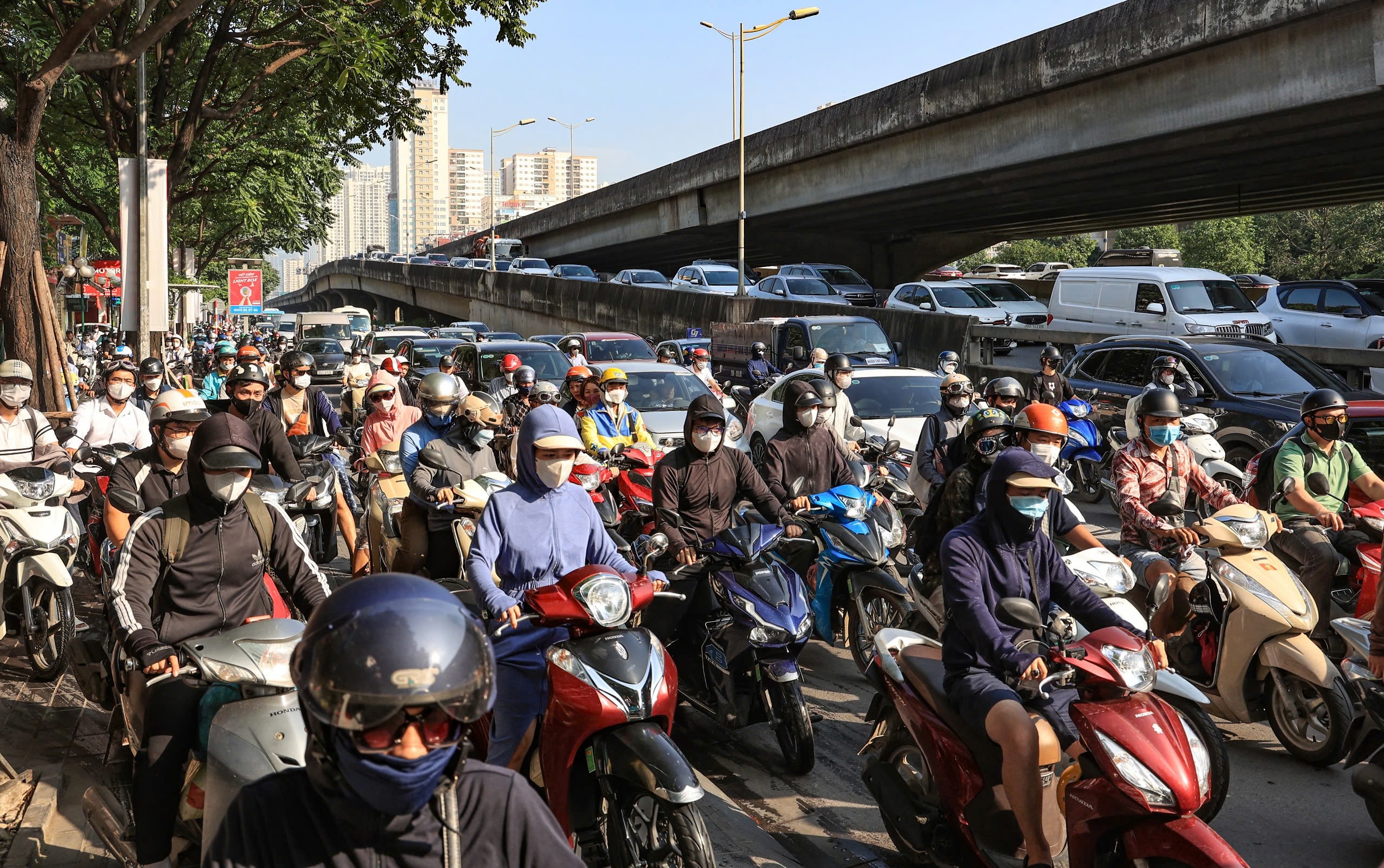 Ng&agrave;y đầu đi l&agrave;m sau nghỉ lễ, đường phố chật cứng người, xe- Ảnh 9.