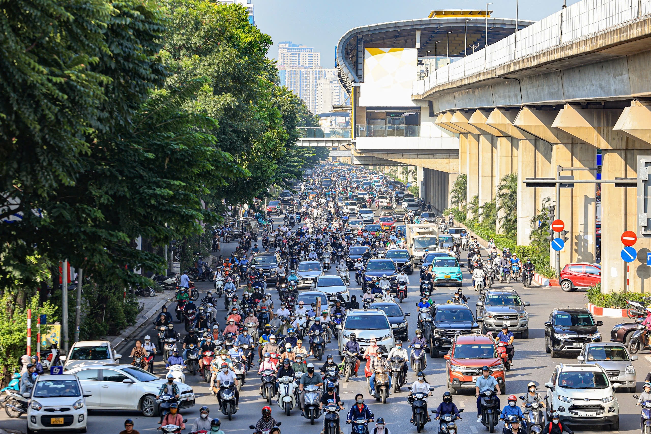 Ng&agrave;y đầu đi l&agrave;m sau nghỉ lễ, đường phố chật cứng người, xe- Ảnh 12.