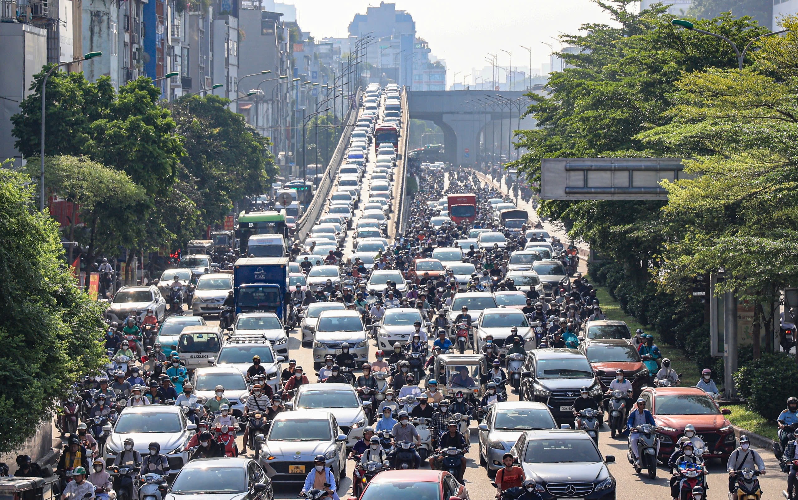 Ng&agrave;y đầu đi l&agrave;m sau nghỉ lễ, đường phố chật cứng người, xe- Ảnh 14.