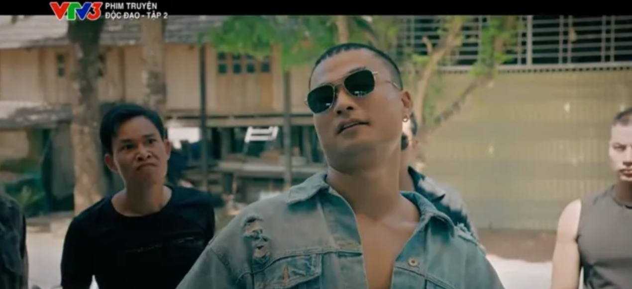 Độc đạo tập 3: Dương "cơ bắp" muốn hợp tác làm ăn với Hồng- Ảnh 3. Độc đạo tập 3: Dương "cơ bắp" muốn hợp tác làm ăn với Hồng- Ảnh 3.