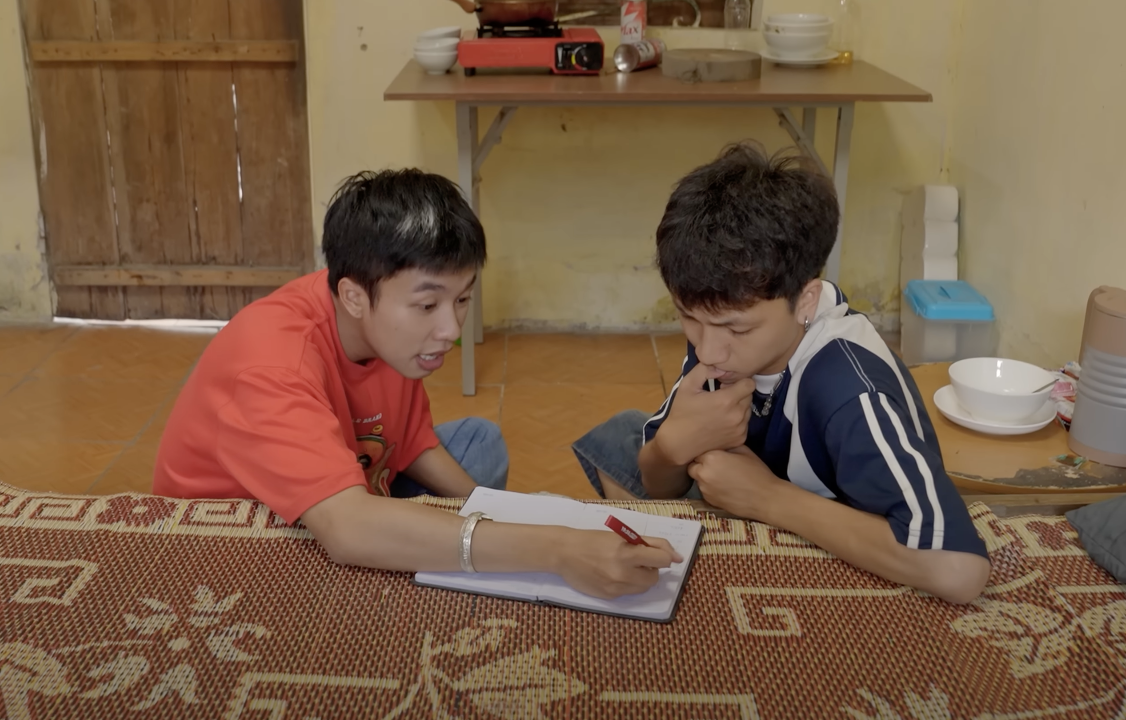 Đi giữa trời rực rỡ tập 26: Pu tiếp tục bị kẻ gian đeo b&aacute;m?- Ảnh 1.